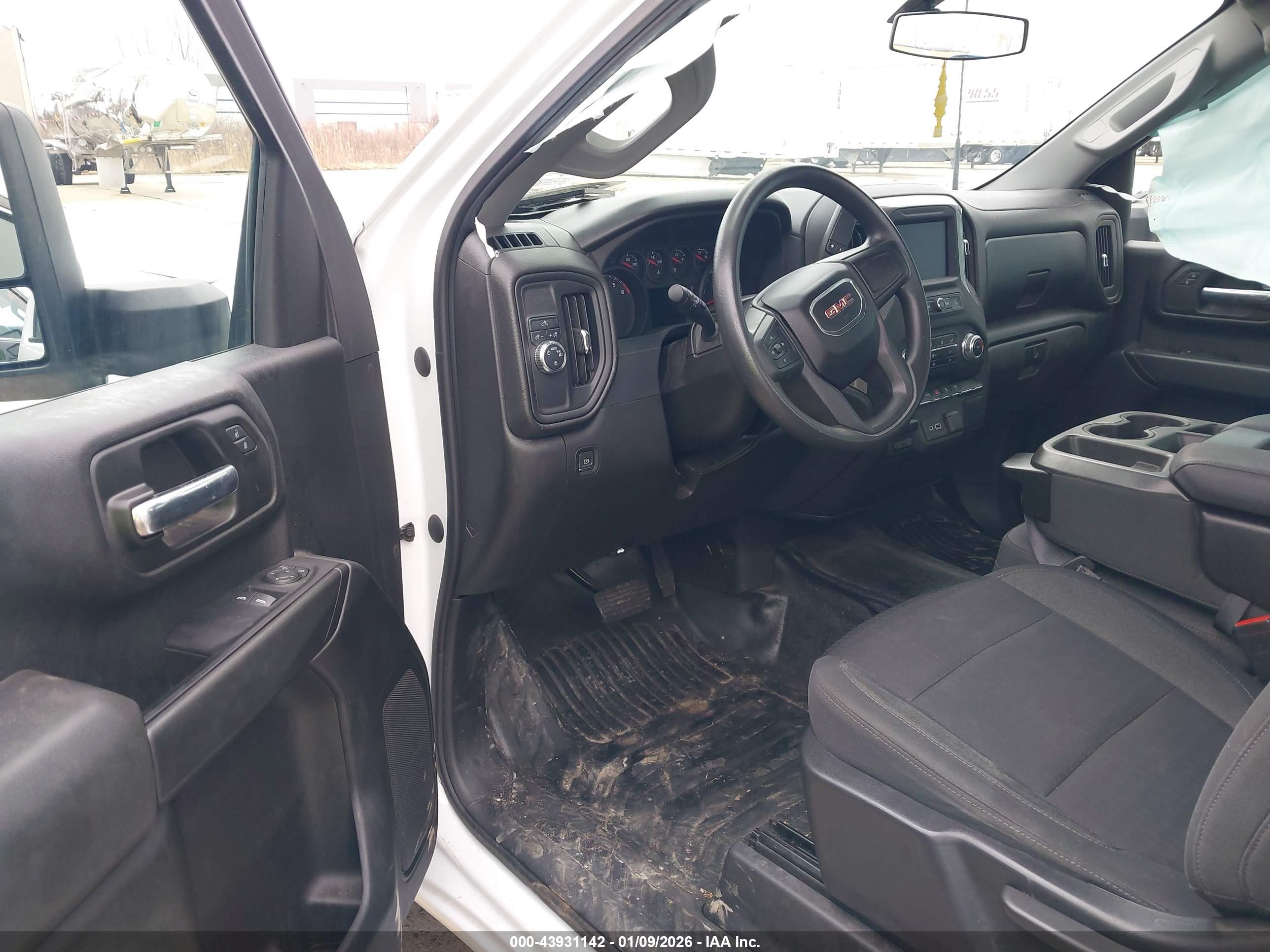 GMC SIERRA image 8