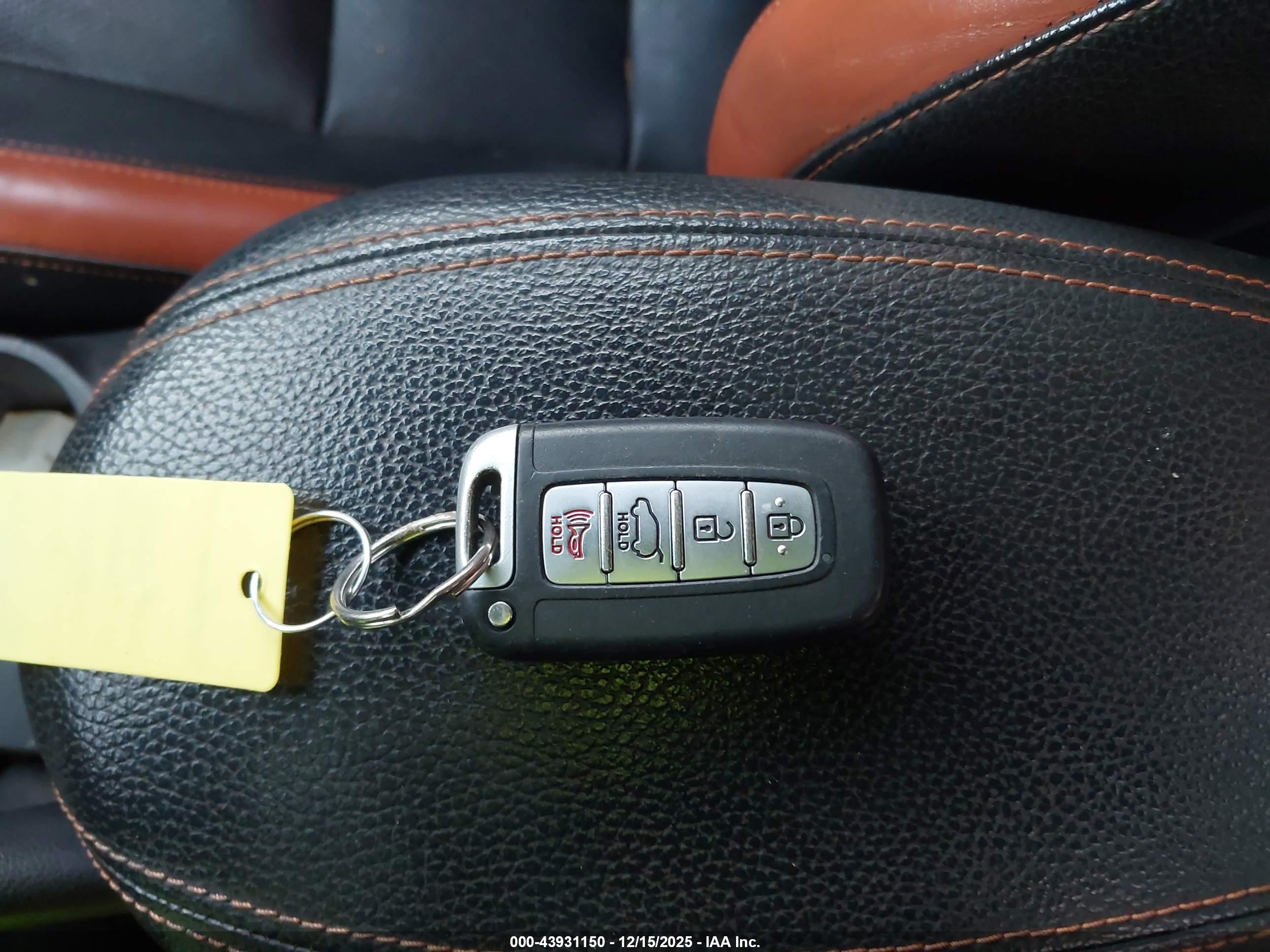 HYUNDAI VELOSTER image 11
