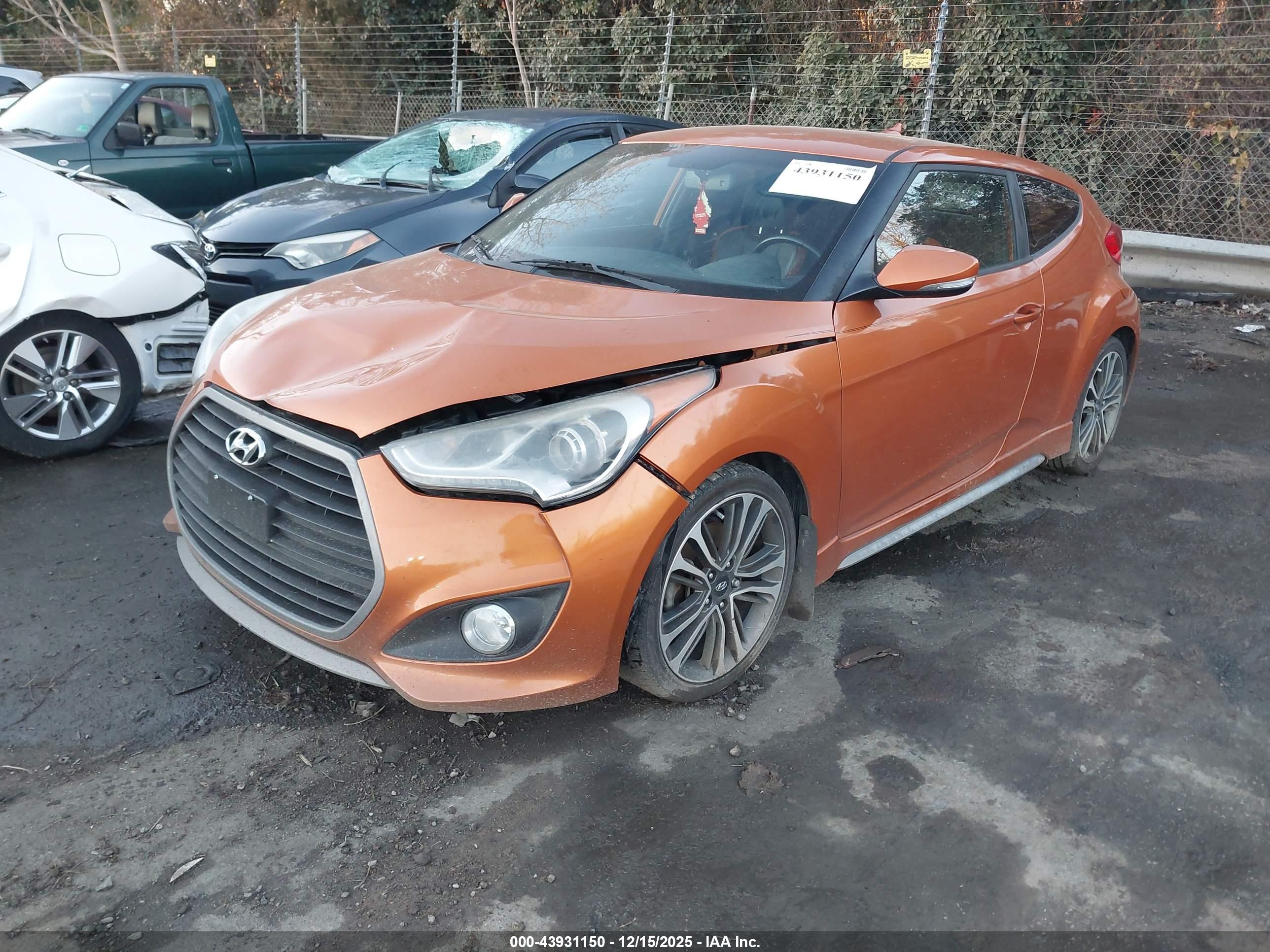 HYUNDAI VELOSTER image 2