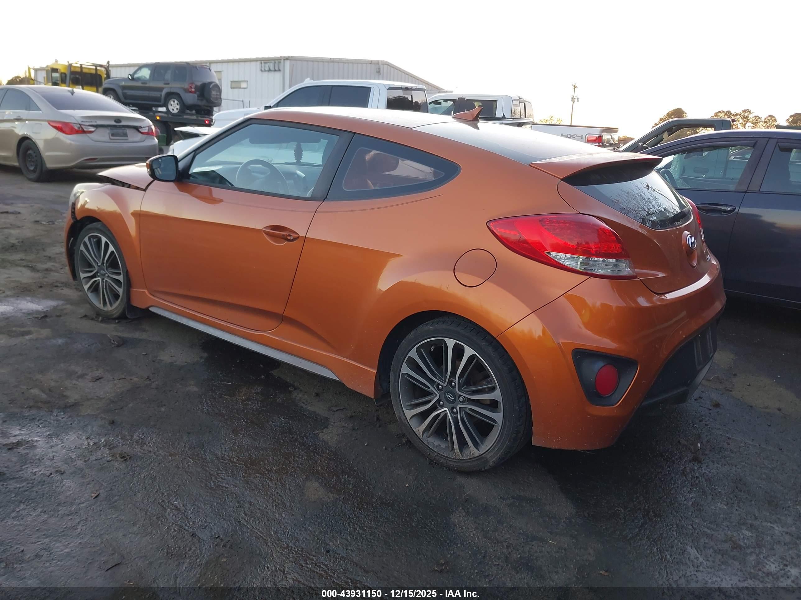 HYUNDAI VELOSTER image 3