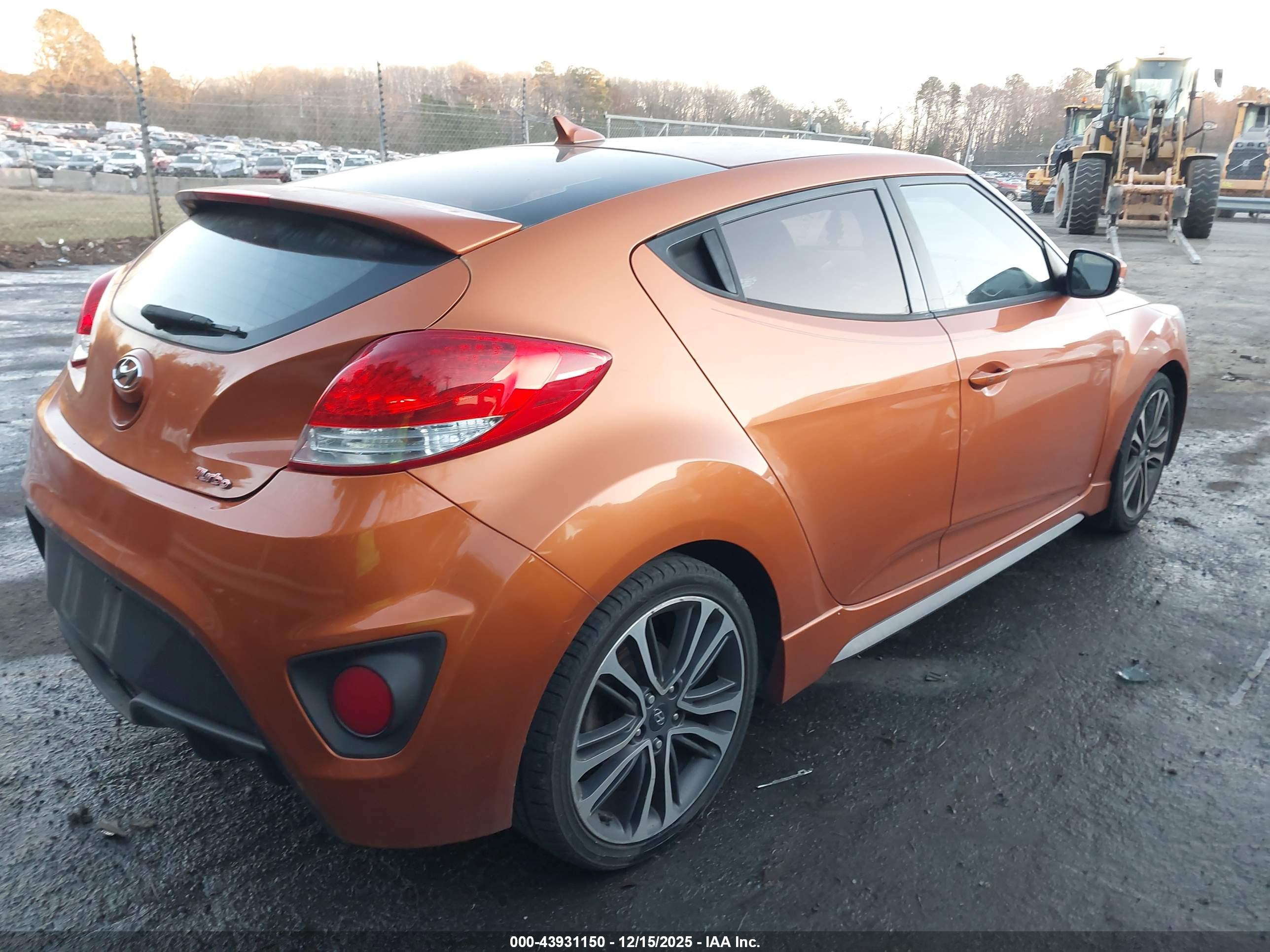 HYUNDAI VELOSTER image 4