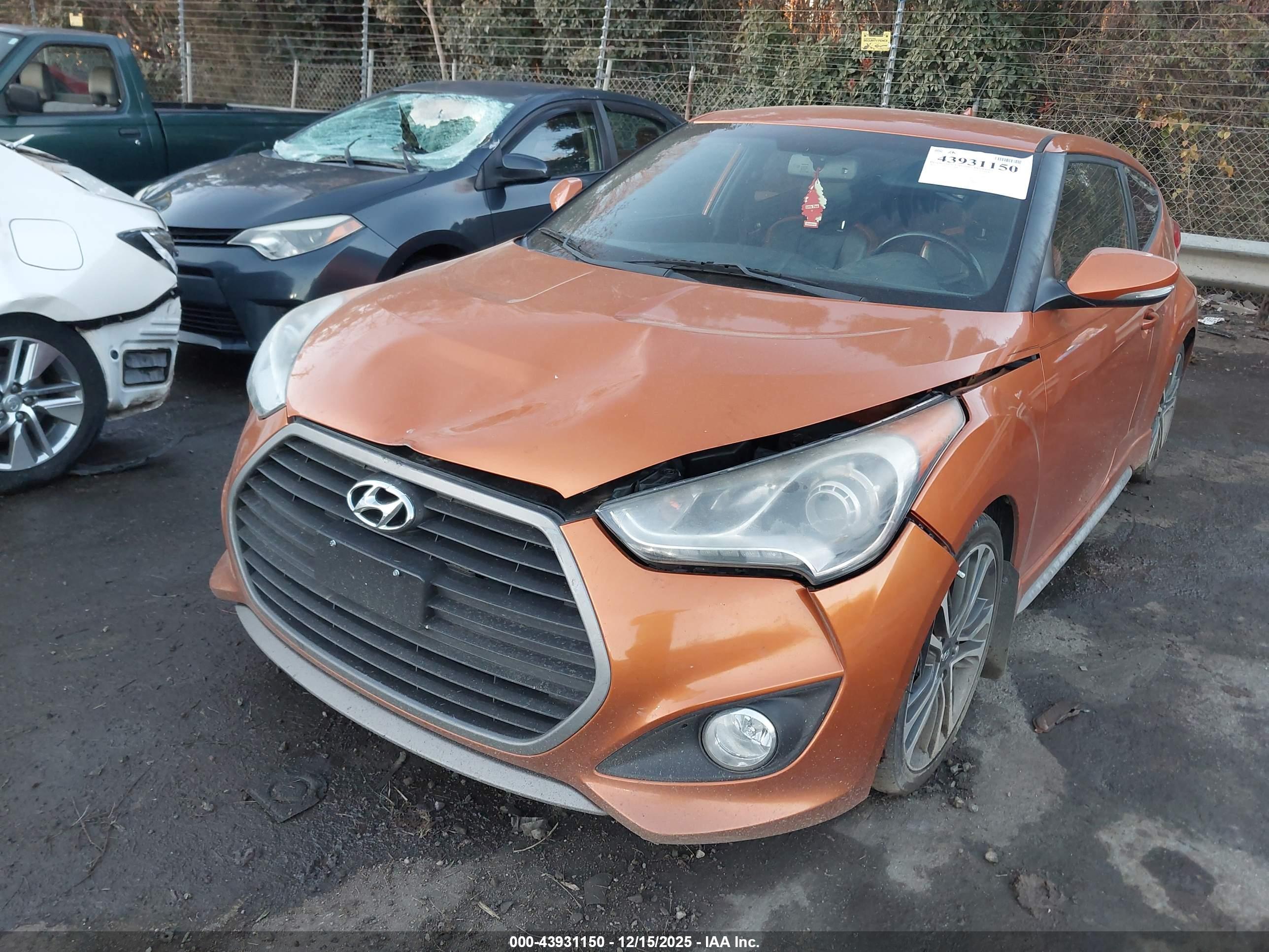 HYUNDAI VELOSTER image 6