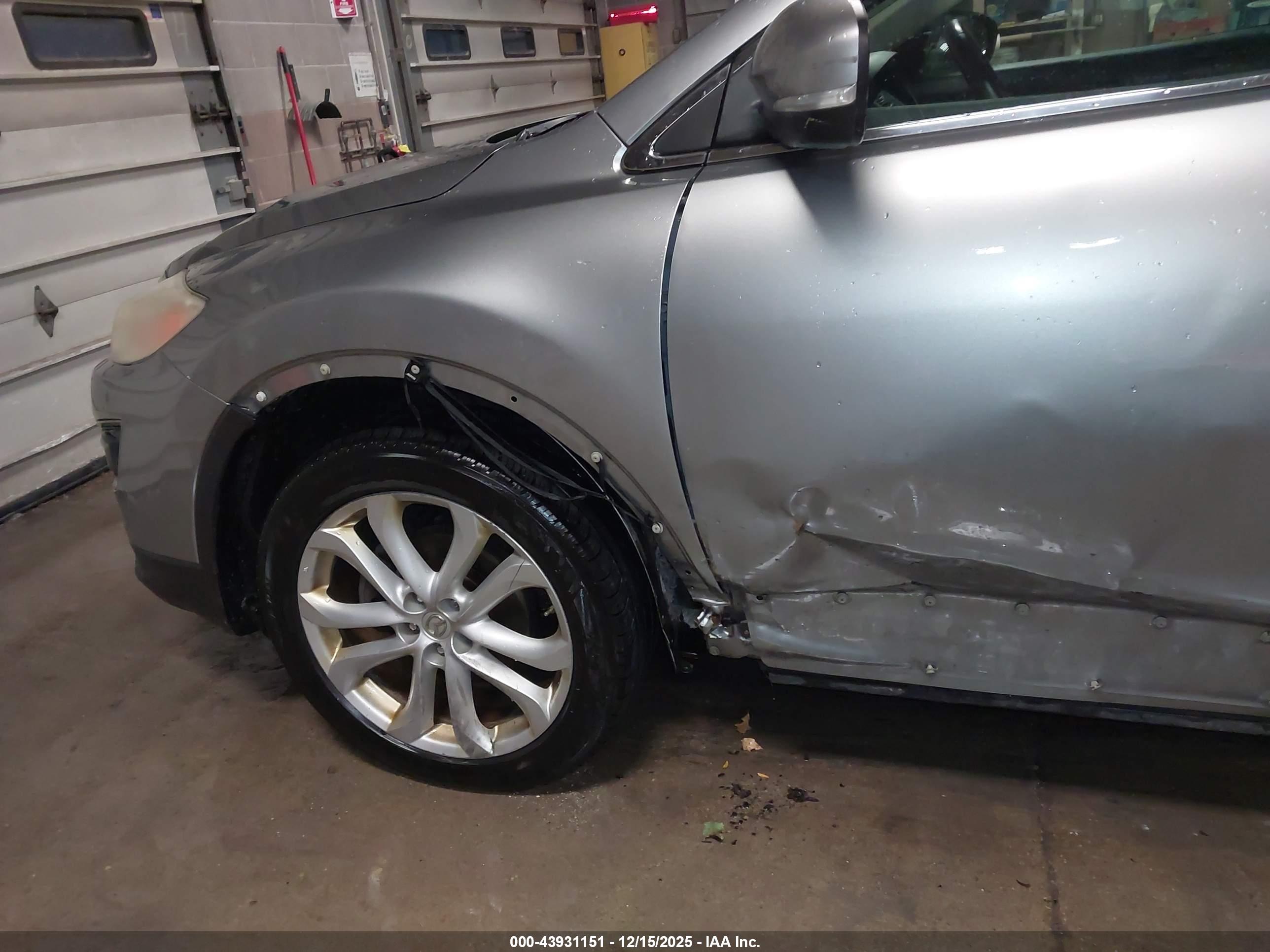 MAZDA CX-9 image 6