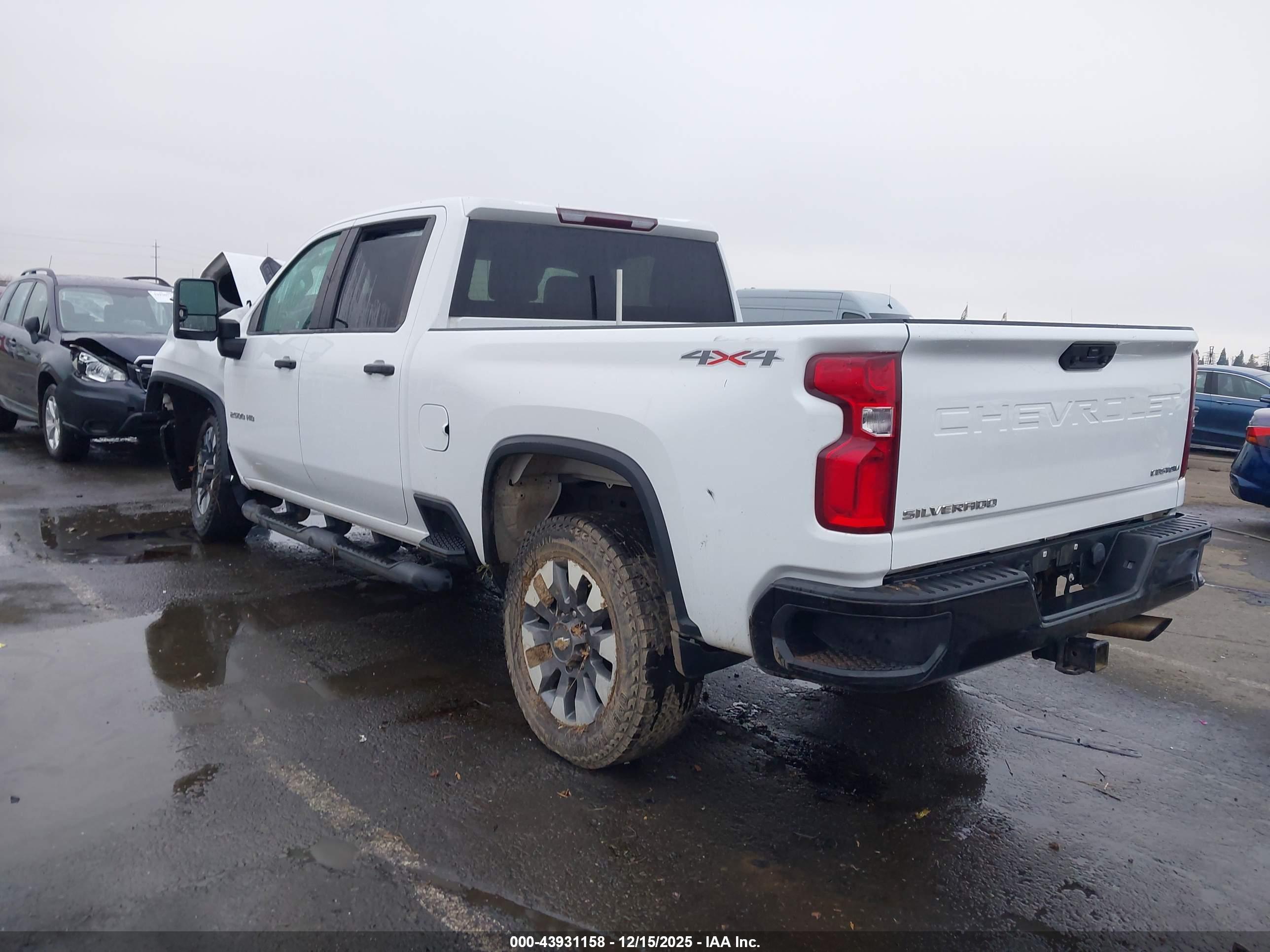 CHEVROLET SILVERADO image 3