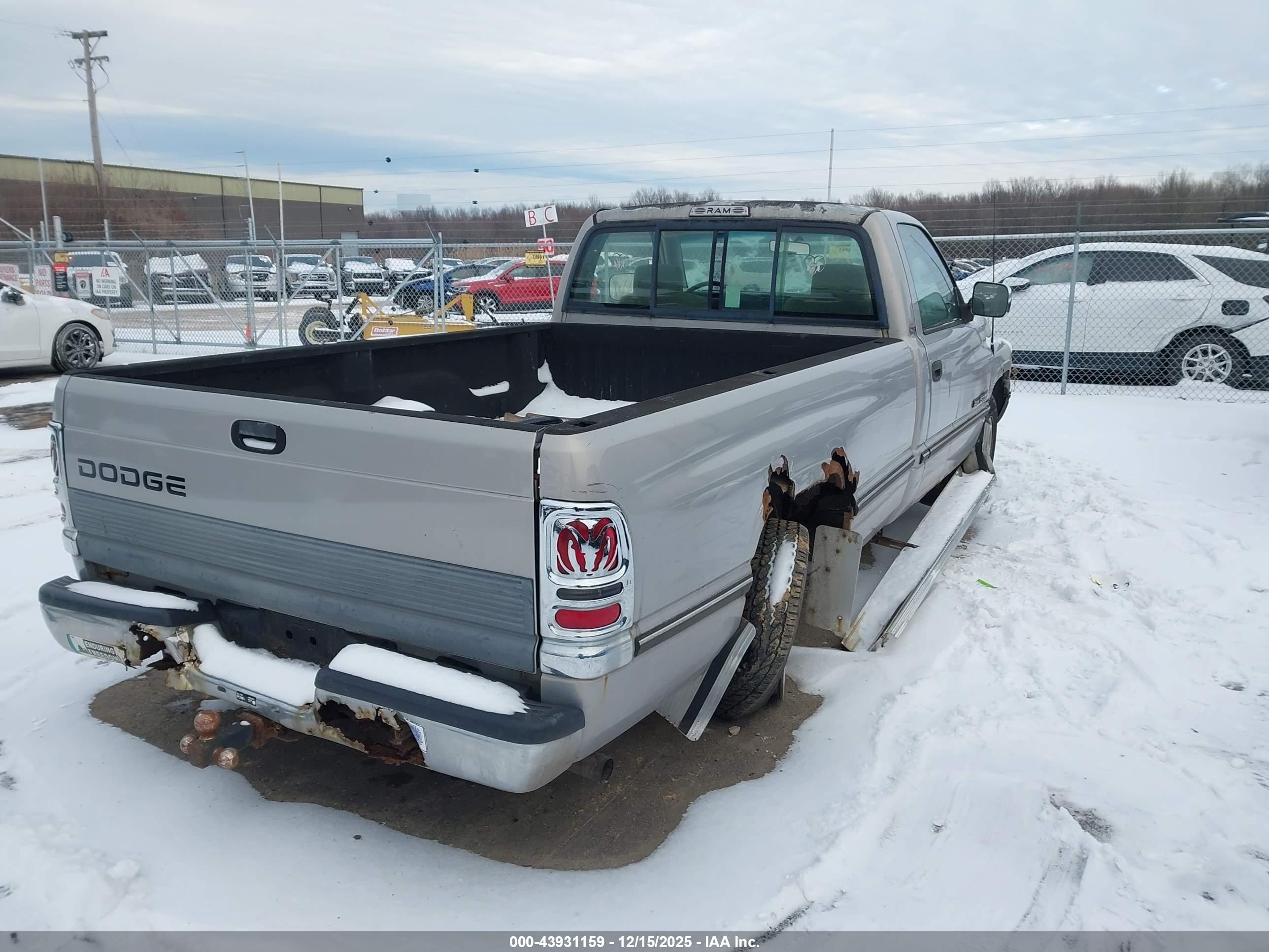 DODGE RAM image 4