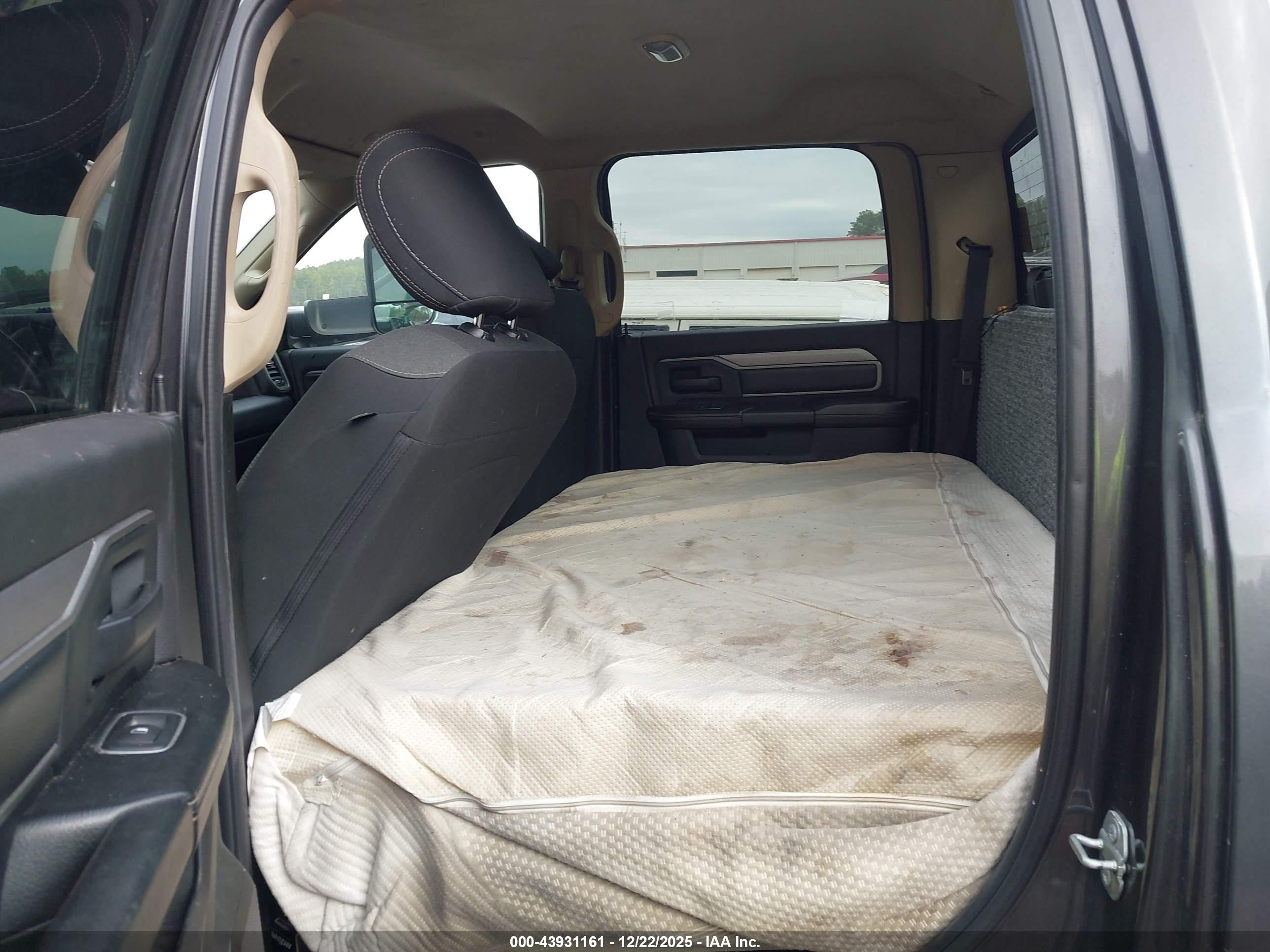 RAM 3500 image 8