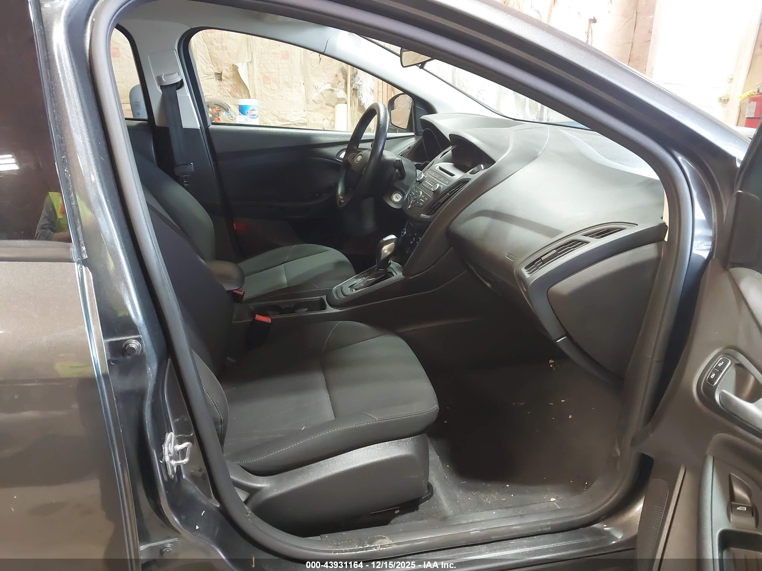 FORD FOCUS image 5
