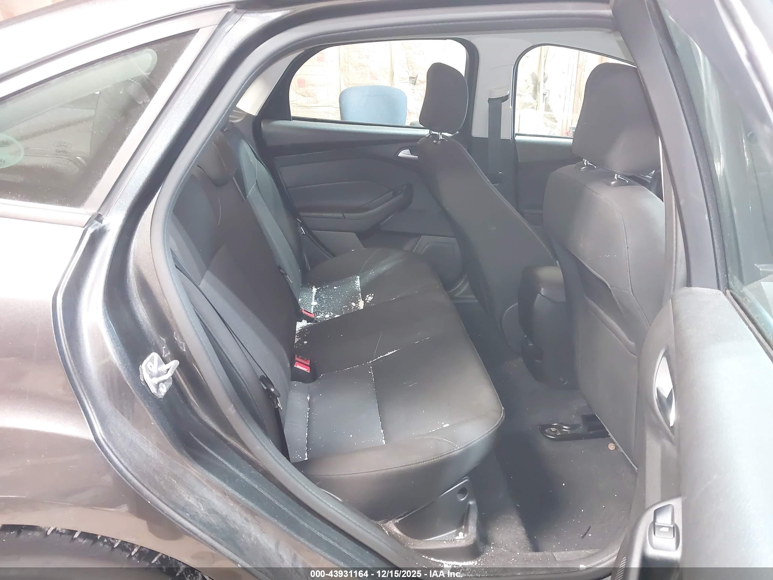 FORD FOCUS image 8