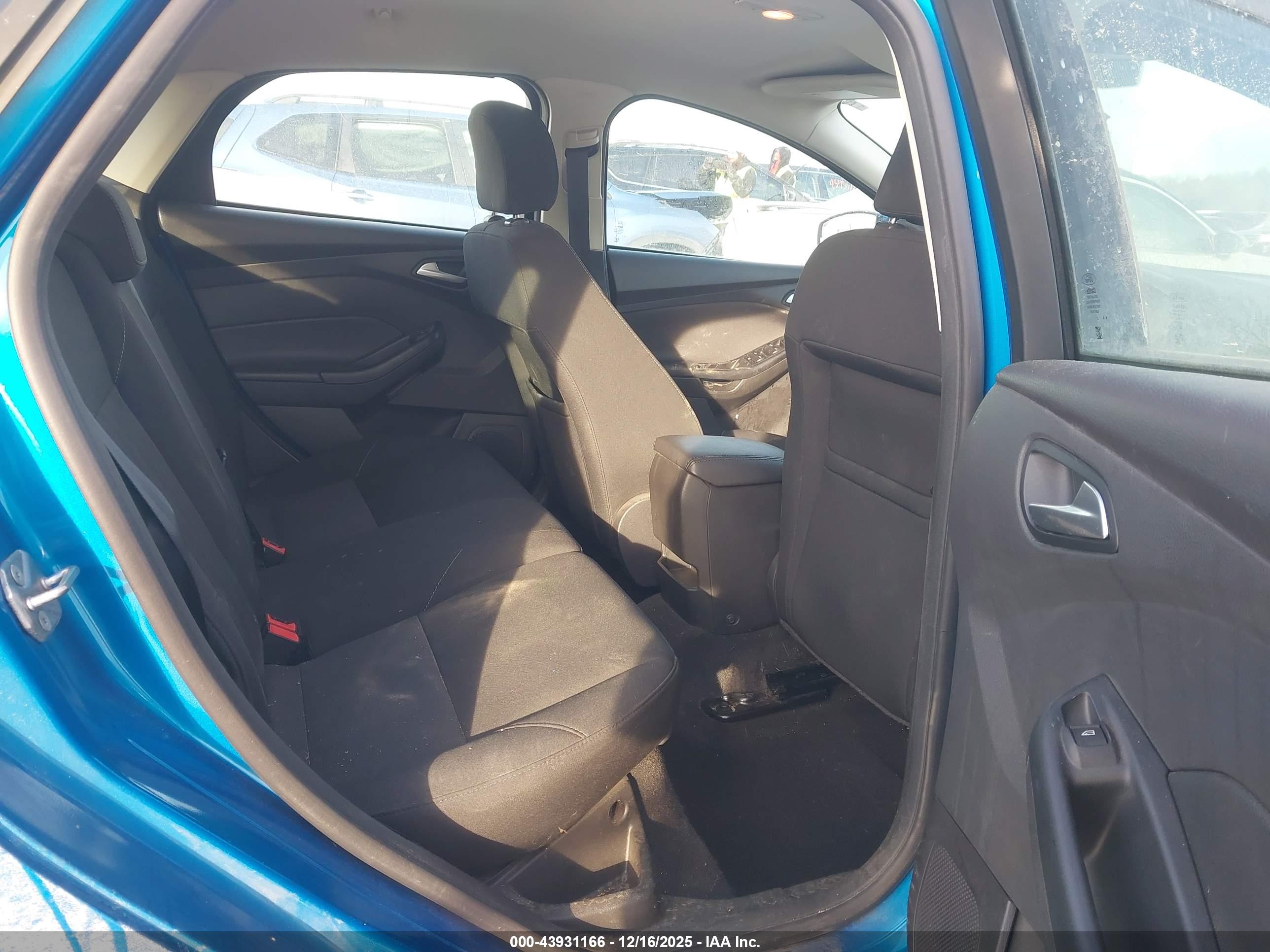 FORD FOCUS image 8
