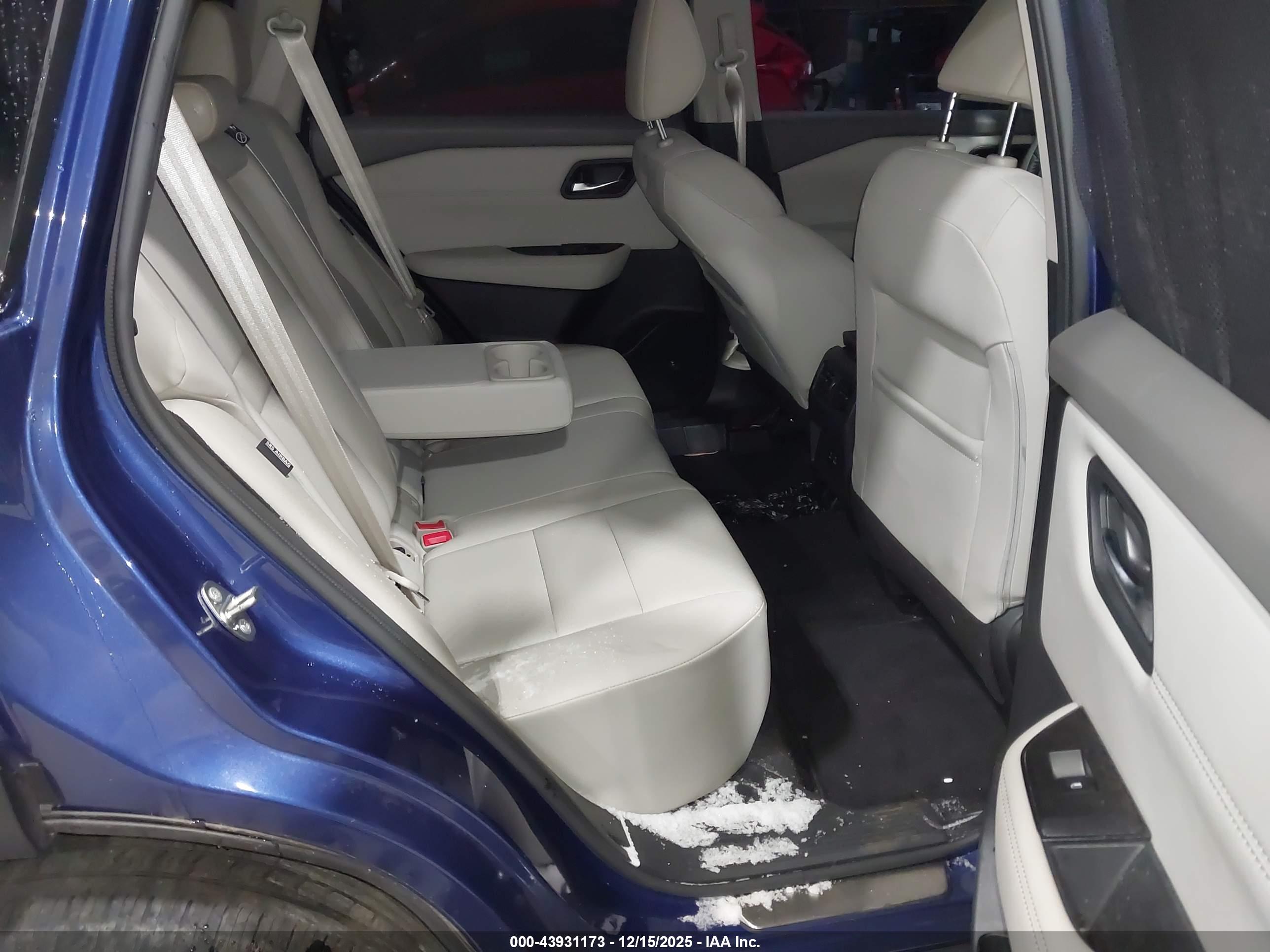 NISSAN ROGUE image 8