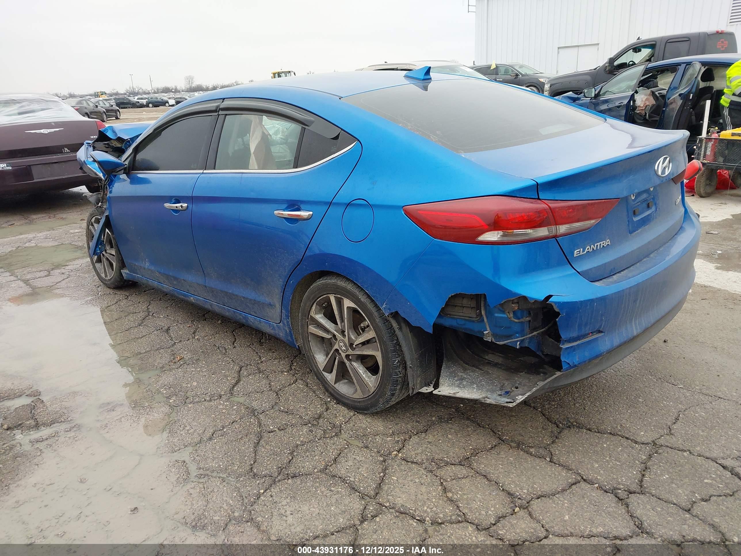 HYUNDAI ELANTRA image 3