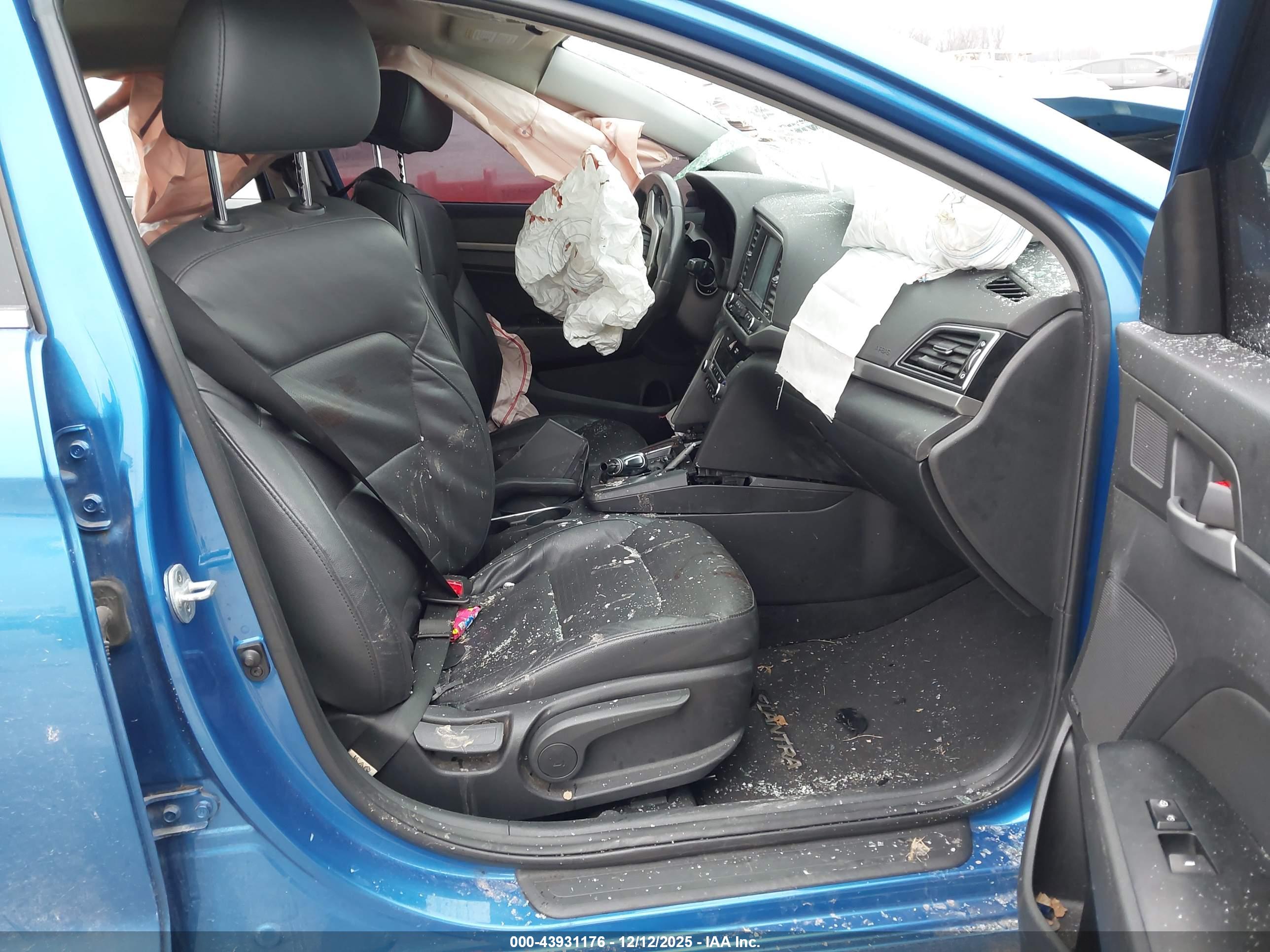 HYUNDAI ELANTRA image 5