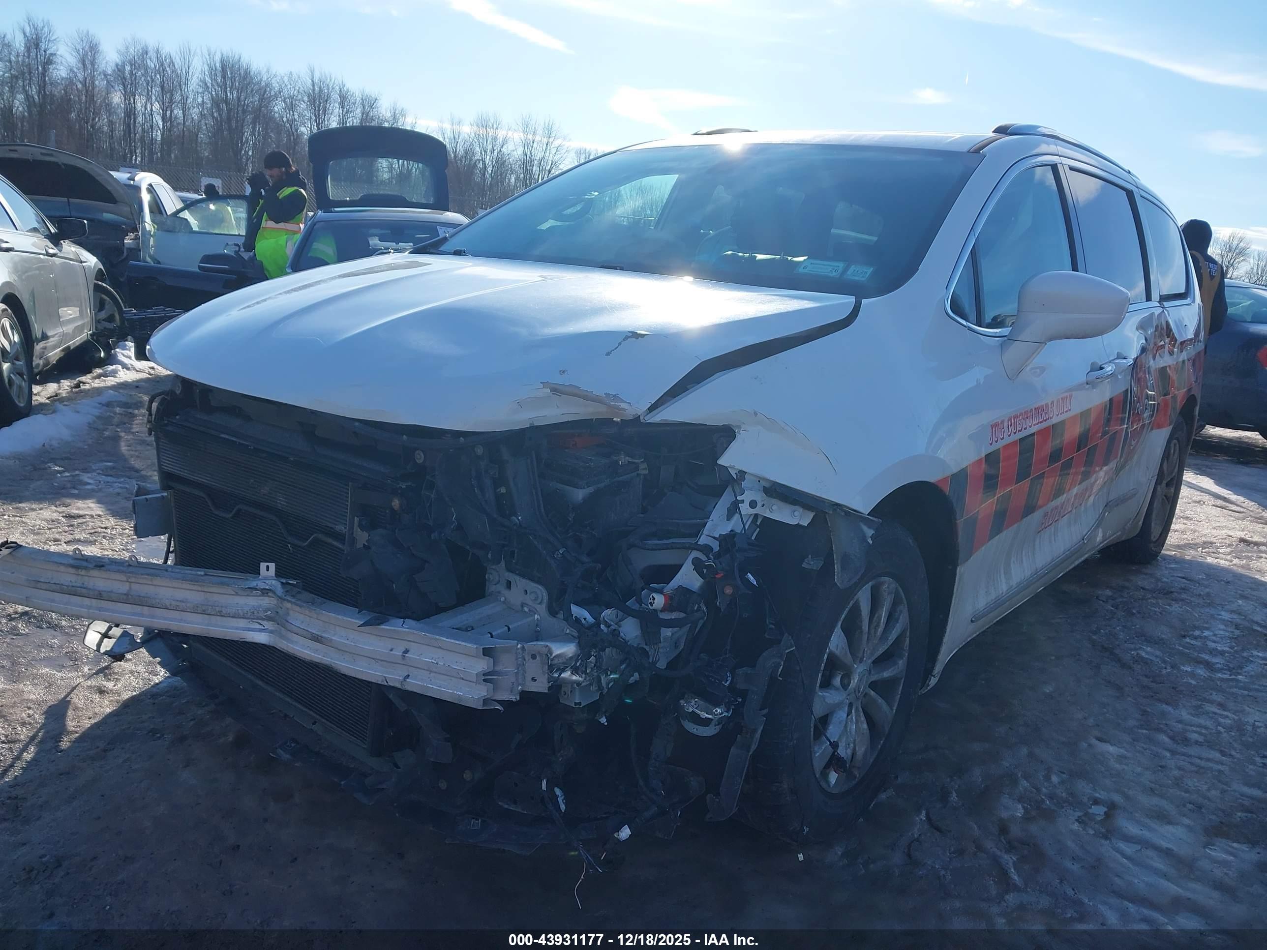 CHRYSLER PACIFICA image 2
