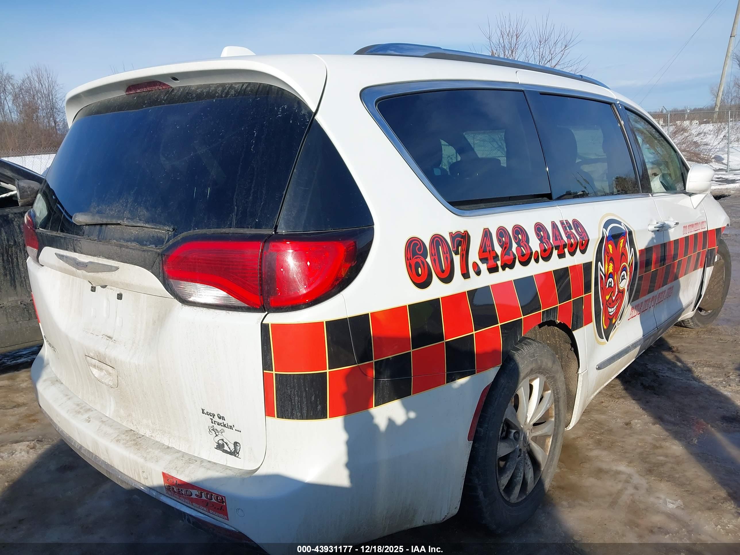 CHRYSLER PACIFICA image 4