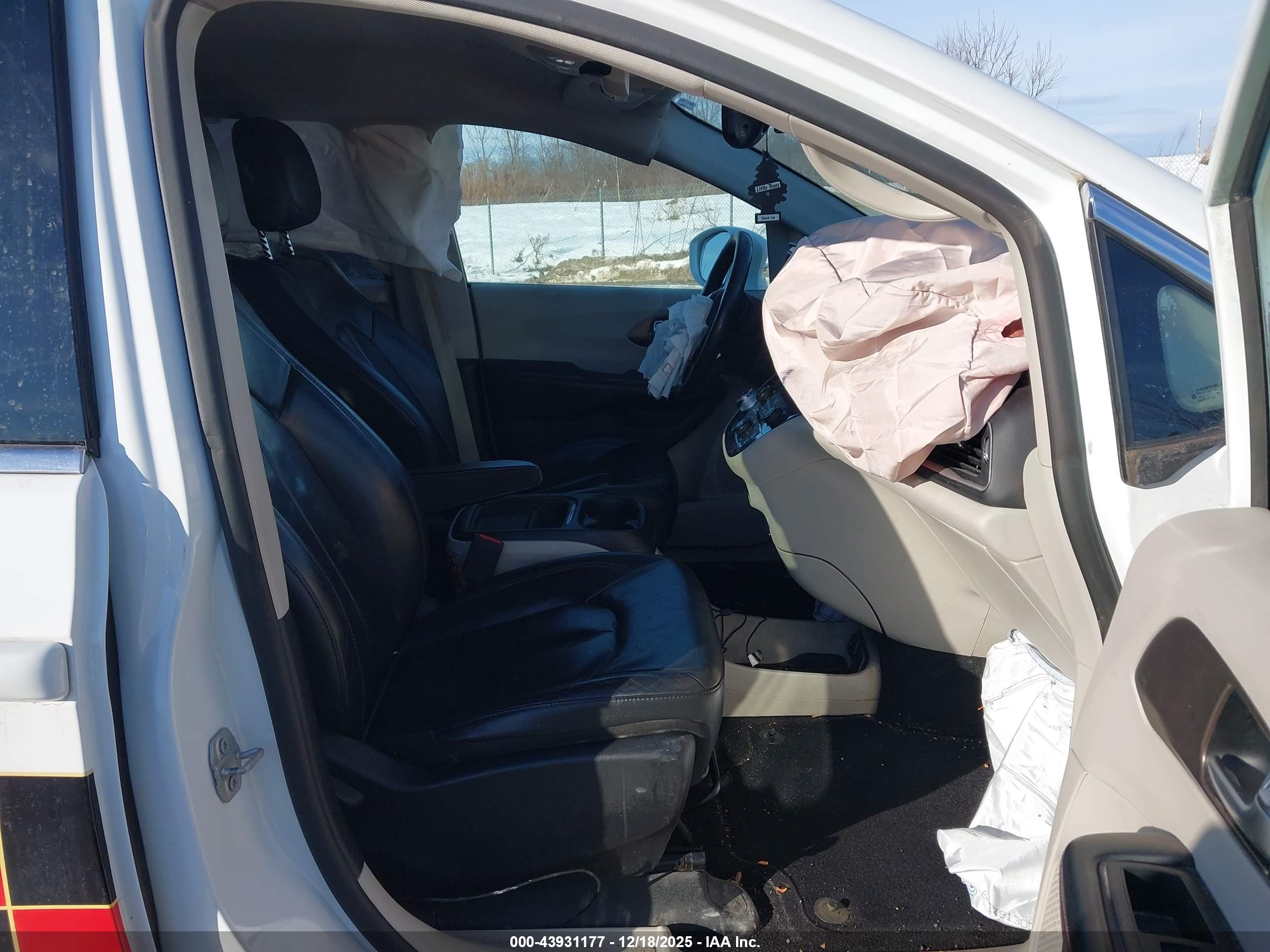 CHRYSLER PACIFICA image 5
