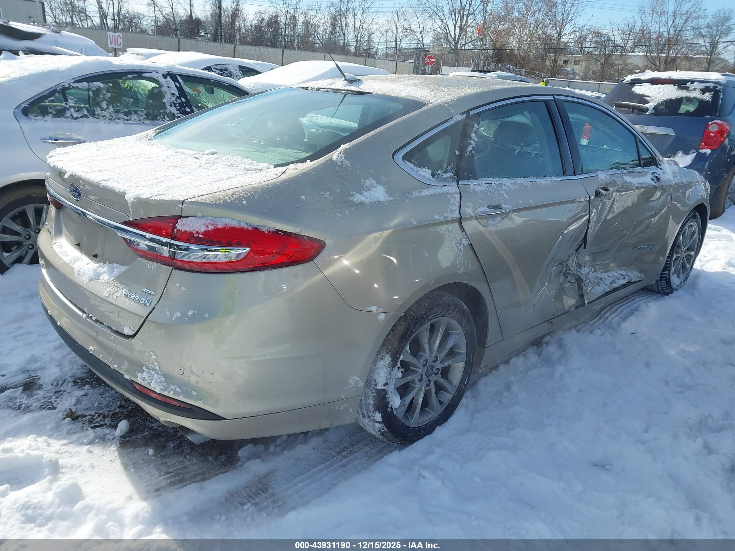 FORD FUSION image 4