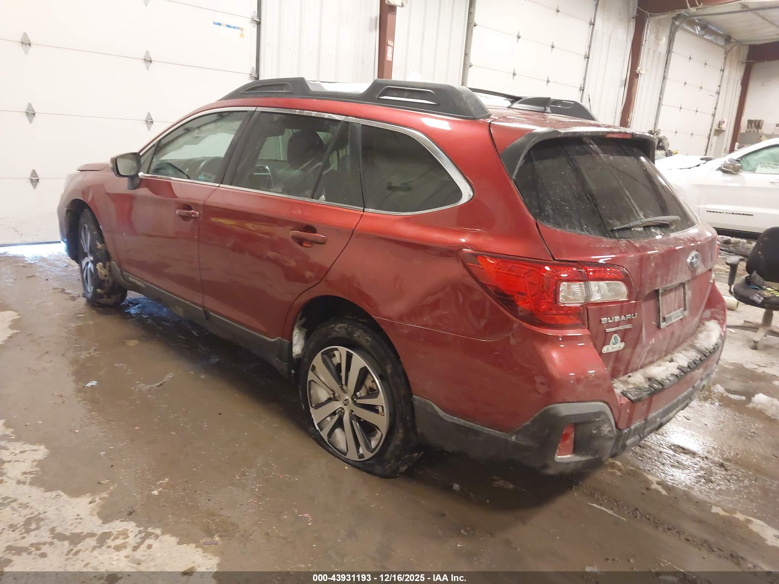 SUBARU OUTBACK image 3