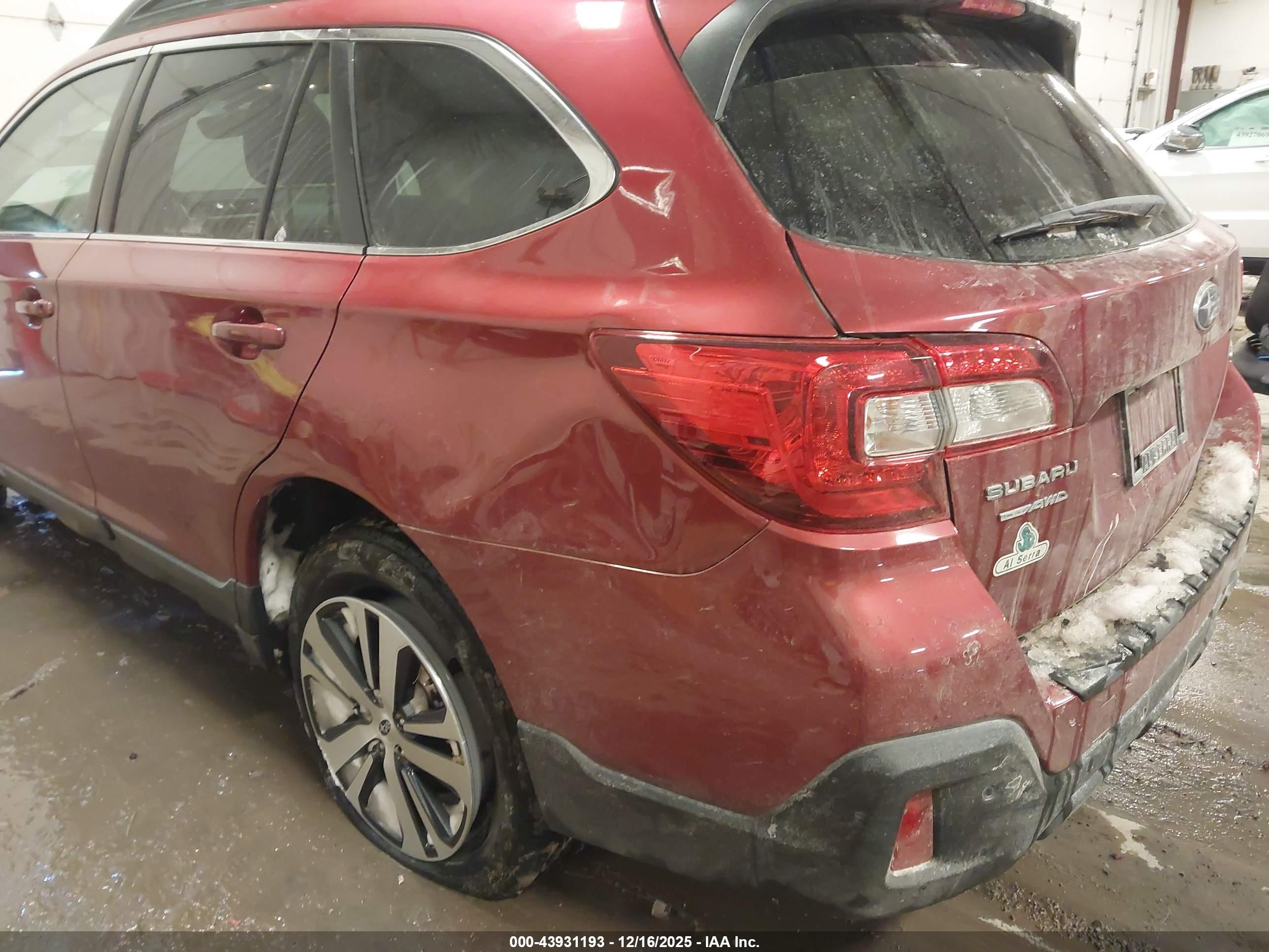 SUBARU OUTBACK image 6