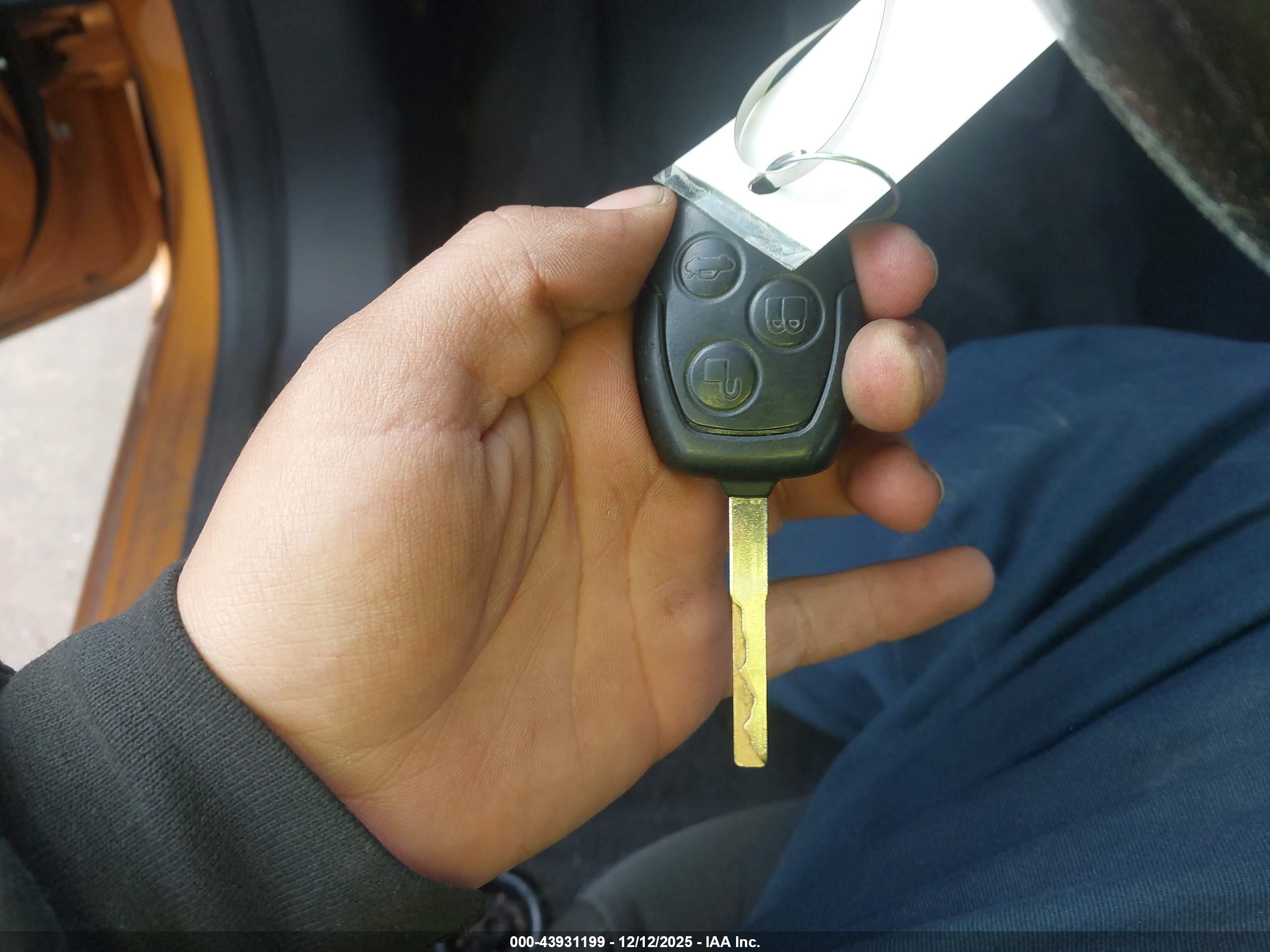 FORD FIESTA image 11