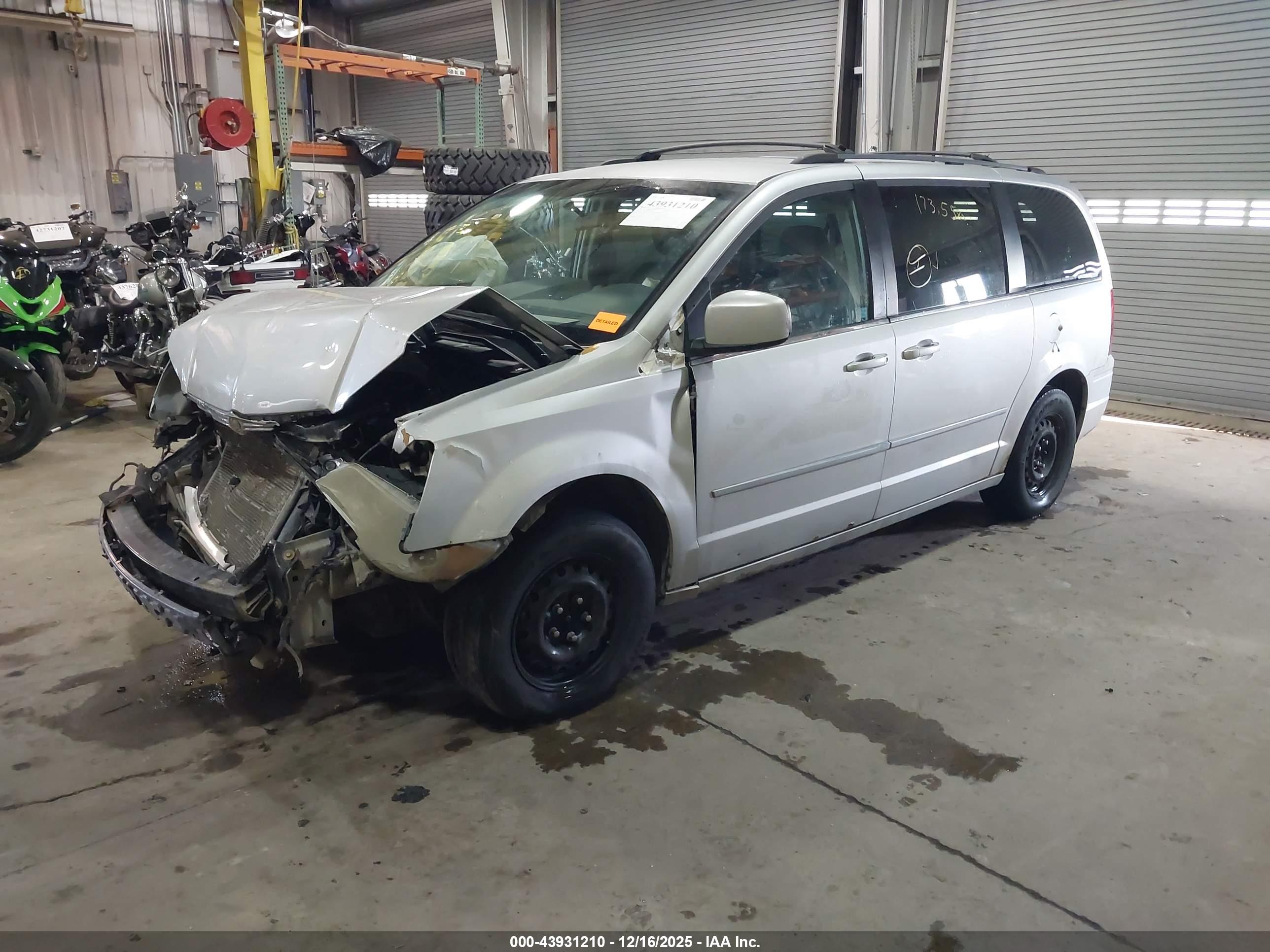 CHRYSLER TOWN image 2