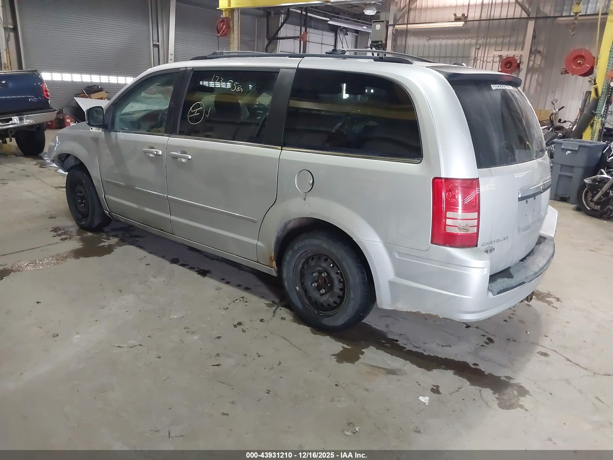 CHRYSLER TOWN image 3