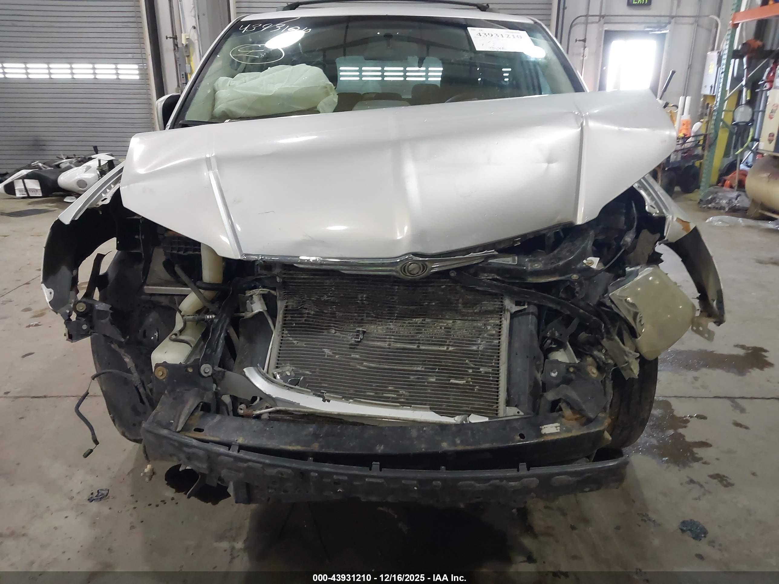 CHRYSLER TOWN image 6