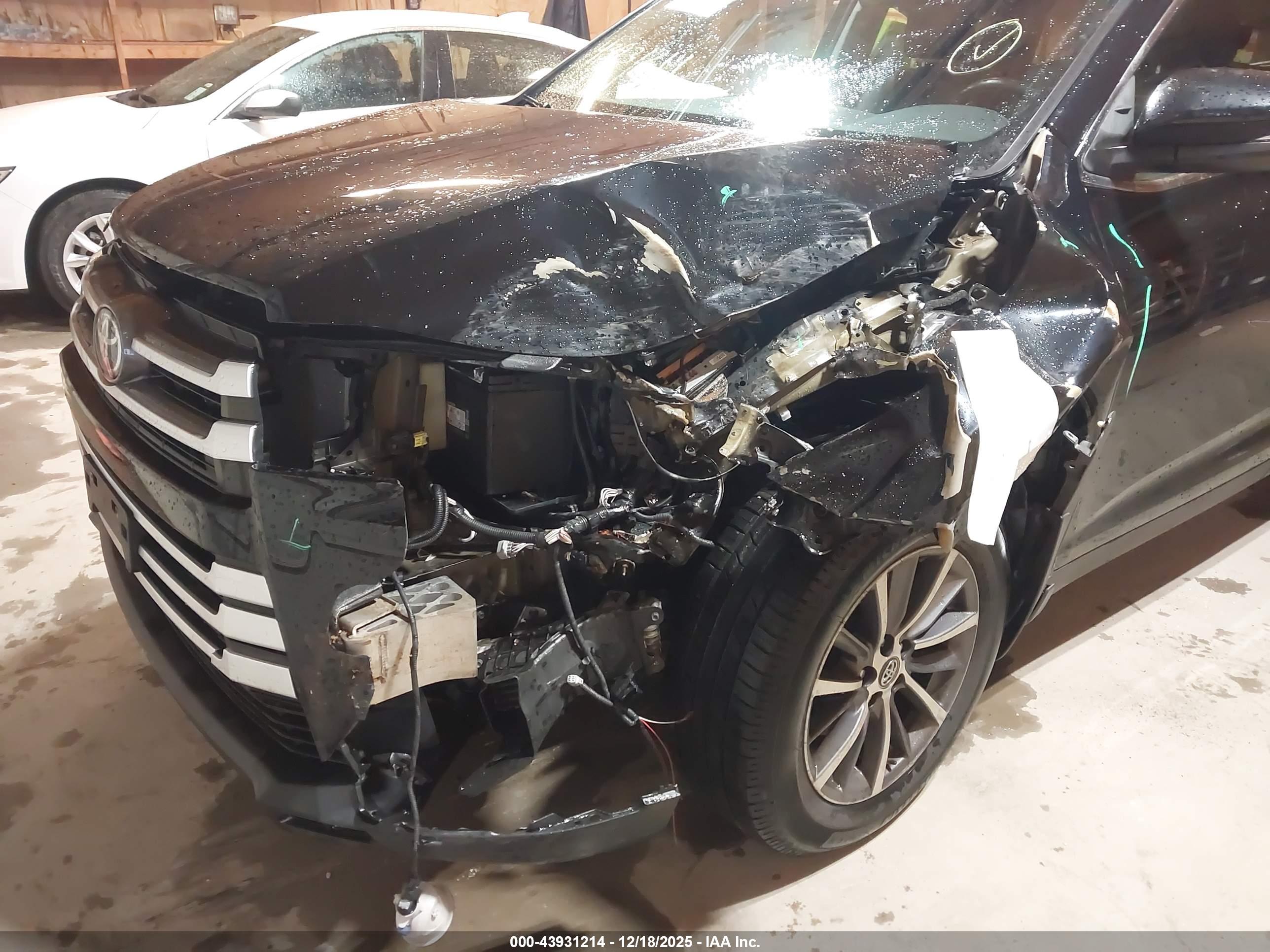 TOYOTA HIGHLANDER image 6