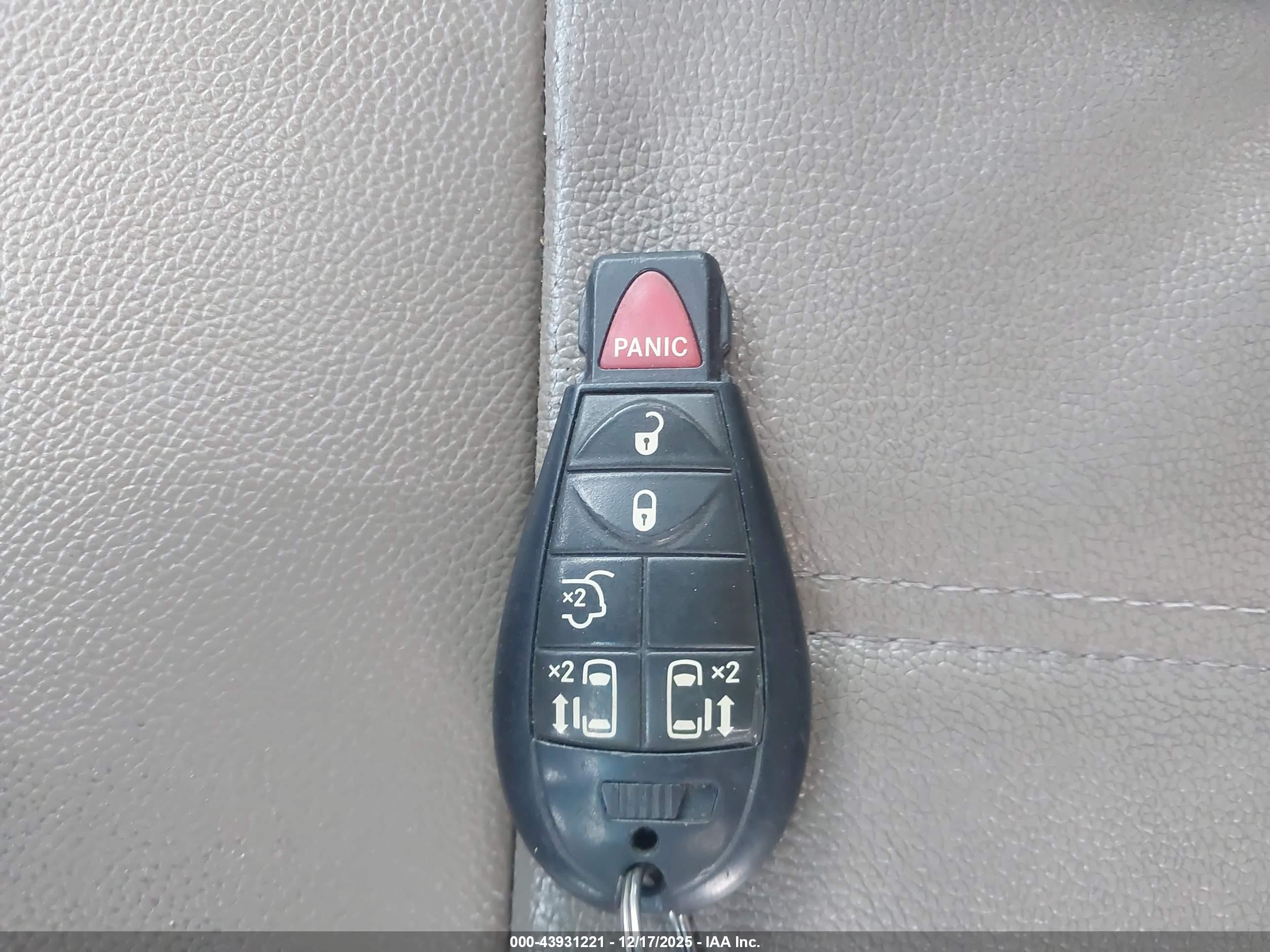CHRYSLER TOWN image 11