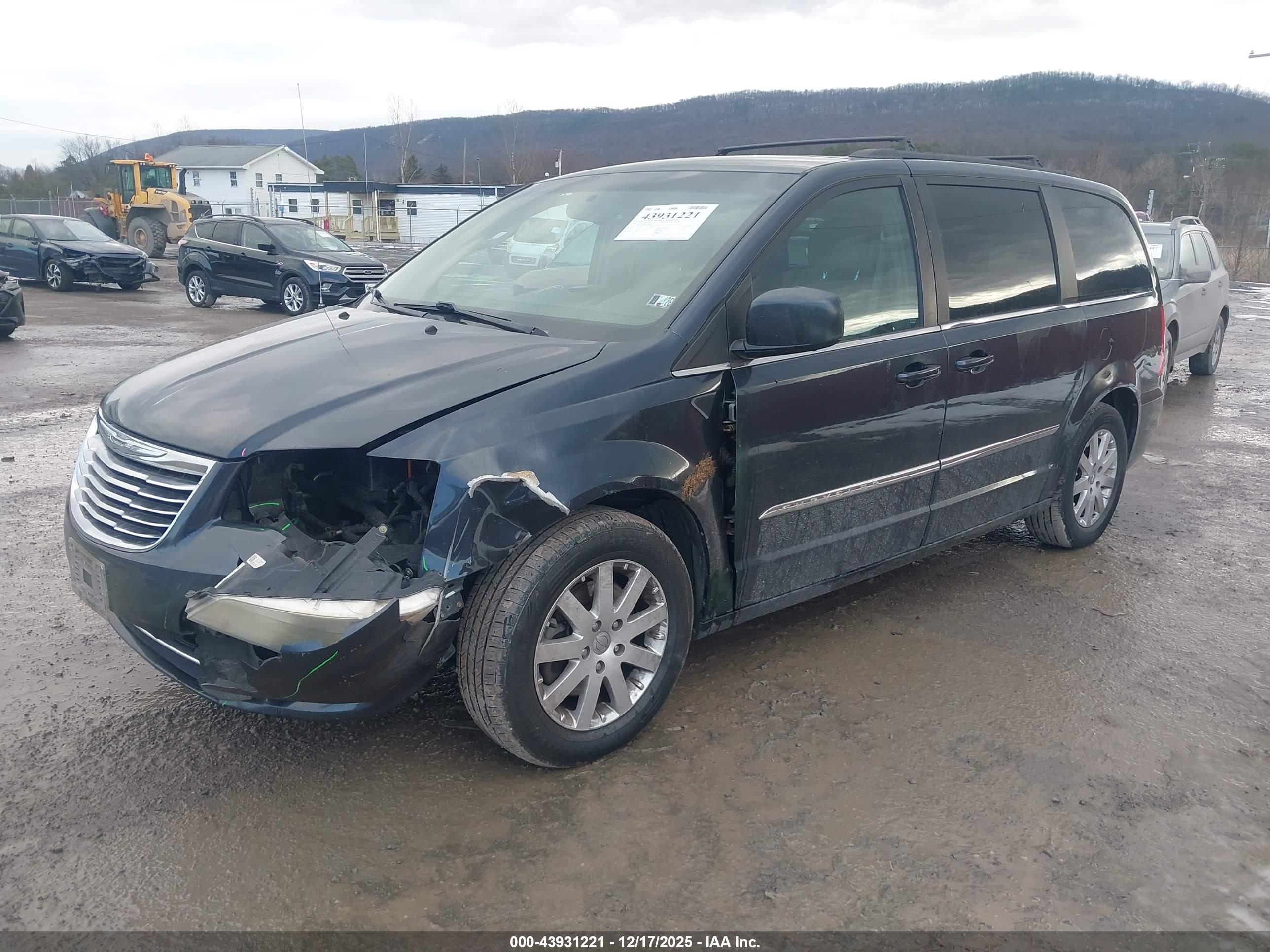 CHRYSLER TOWN image 2