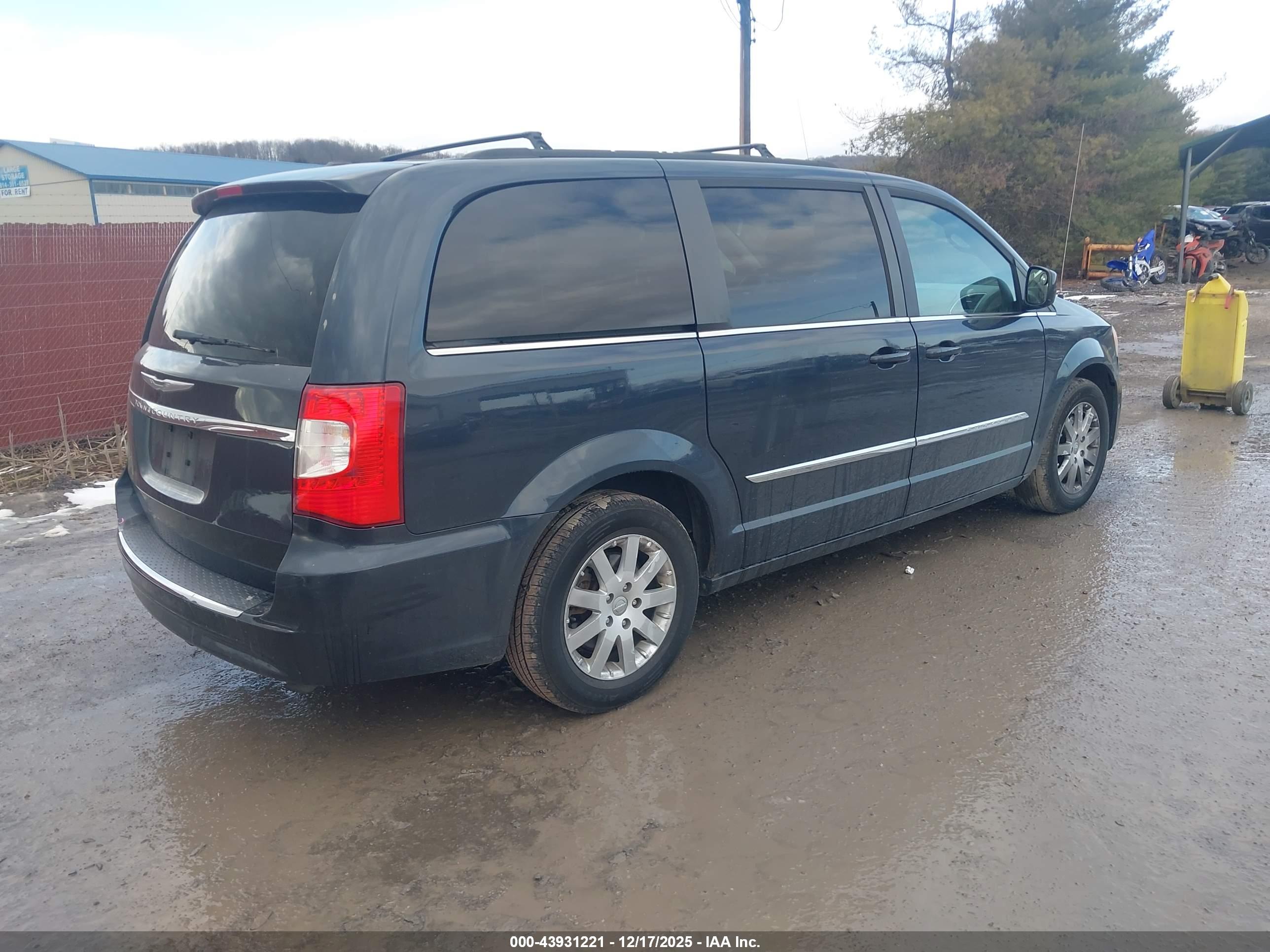 CHRYSLER TOWN image 4