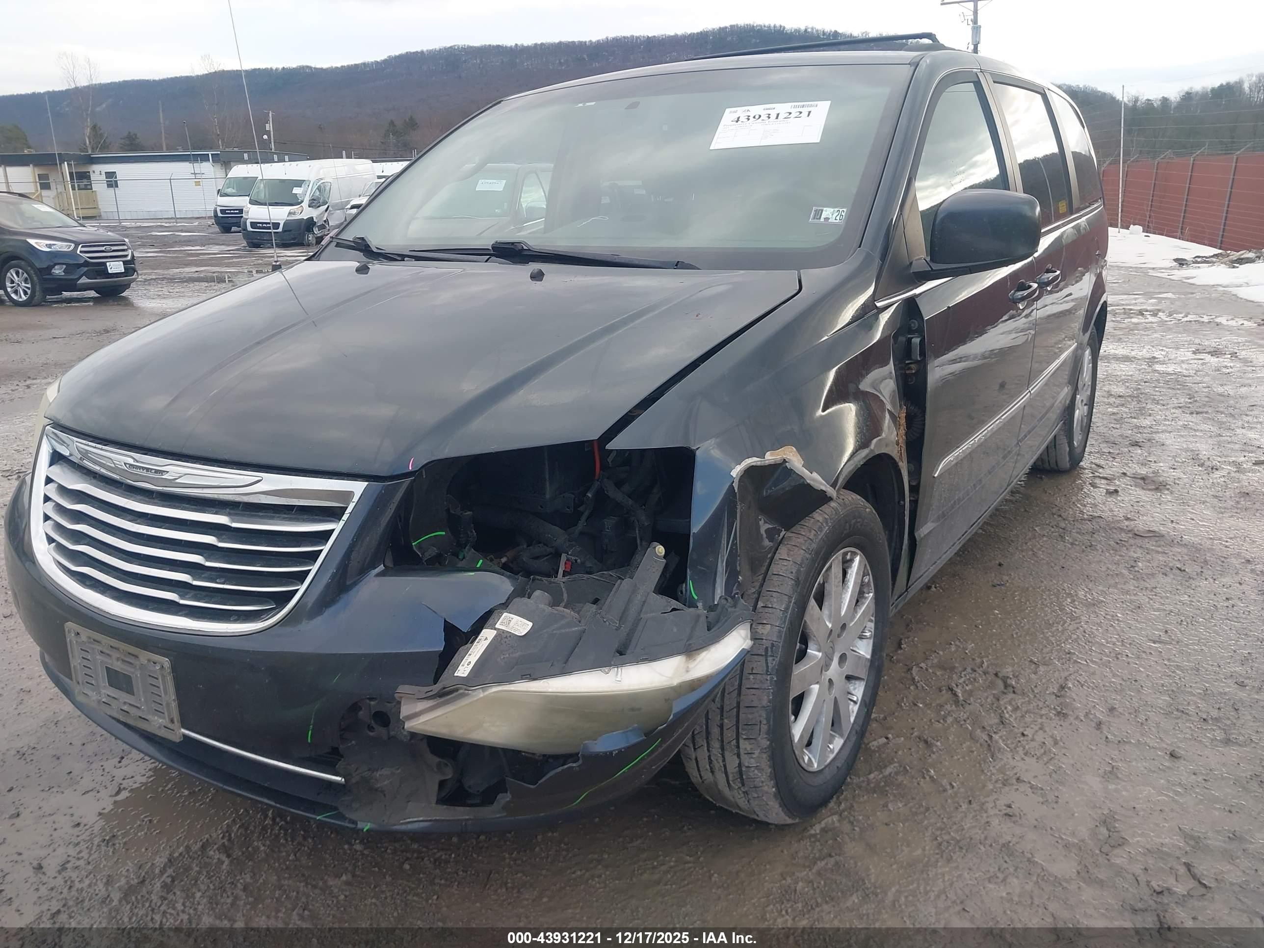 CHRYSLER TOWN image 6