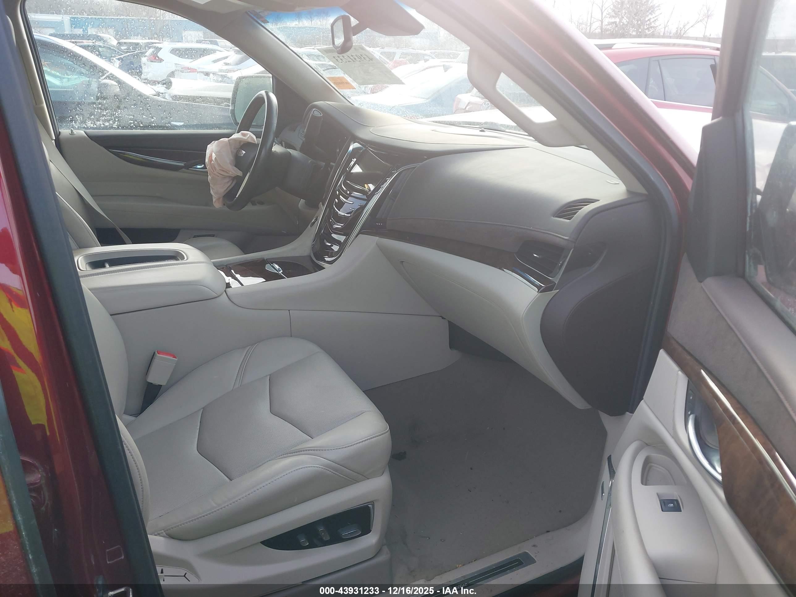 CADILLAC ESCALADE image 5
