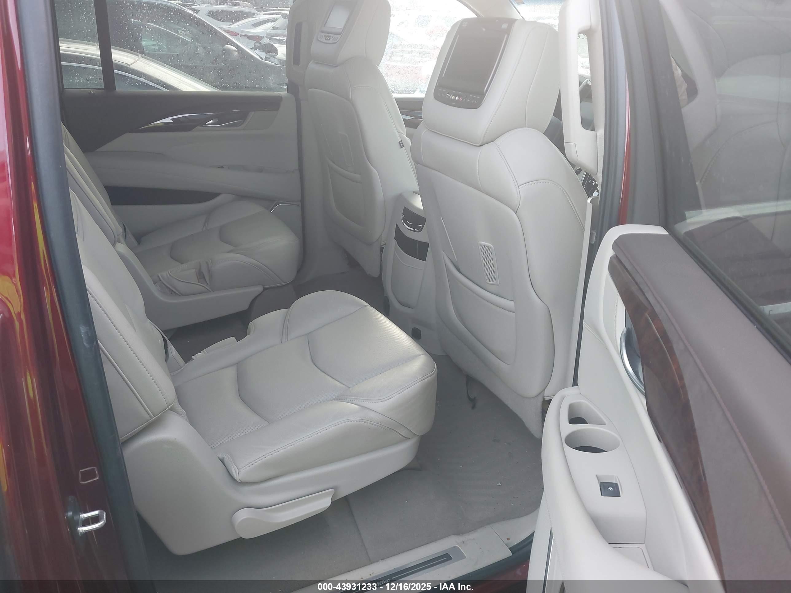 CADILLAC ESCALADE image 8