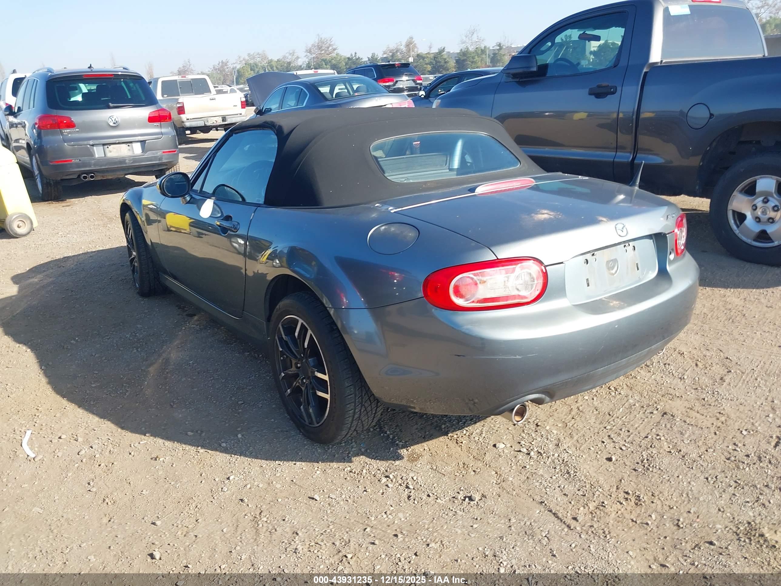 MAZDA MX-5 image 3