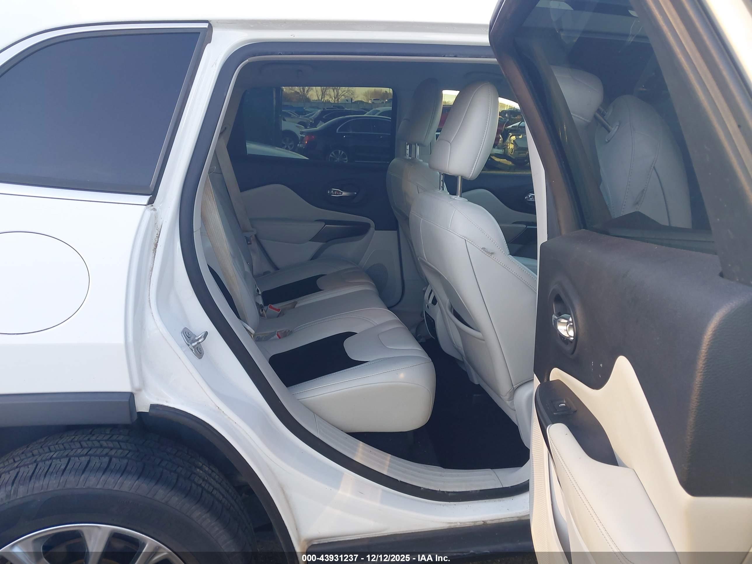 JEEP CHEROKEE image 8