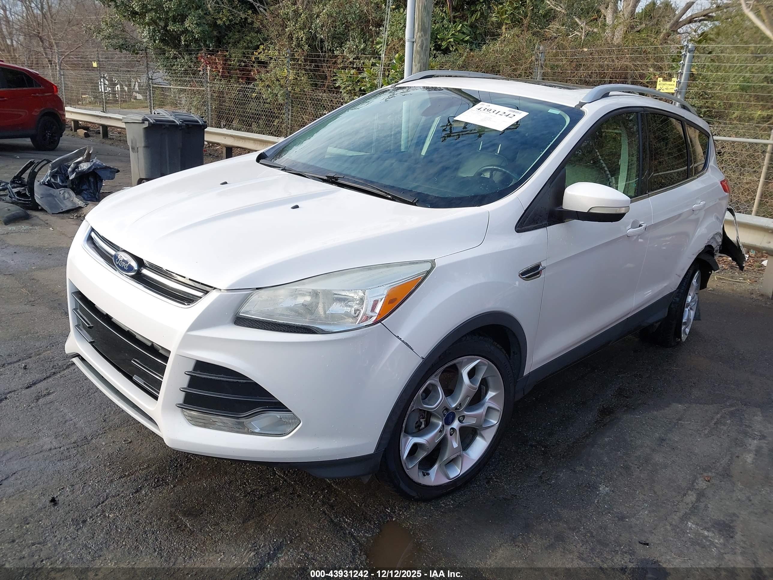 FORD ESCAPE image 2