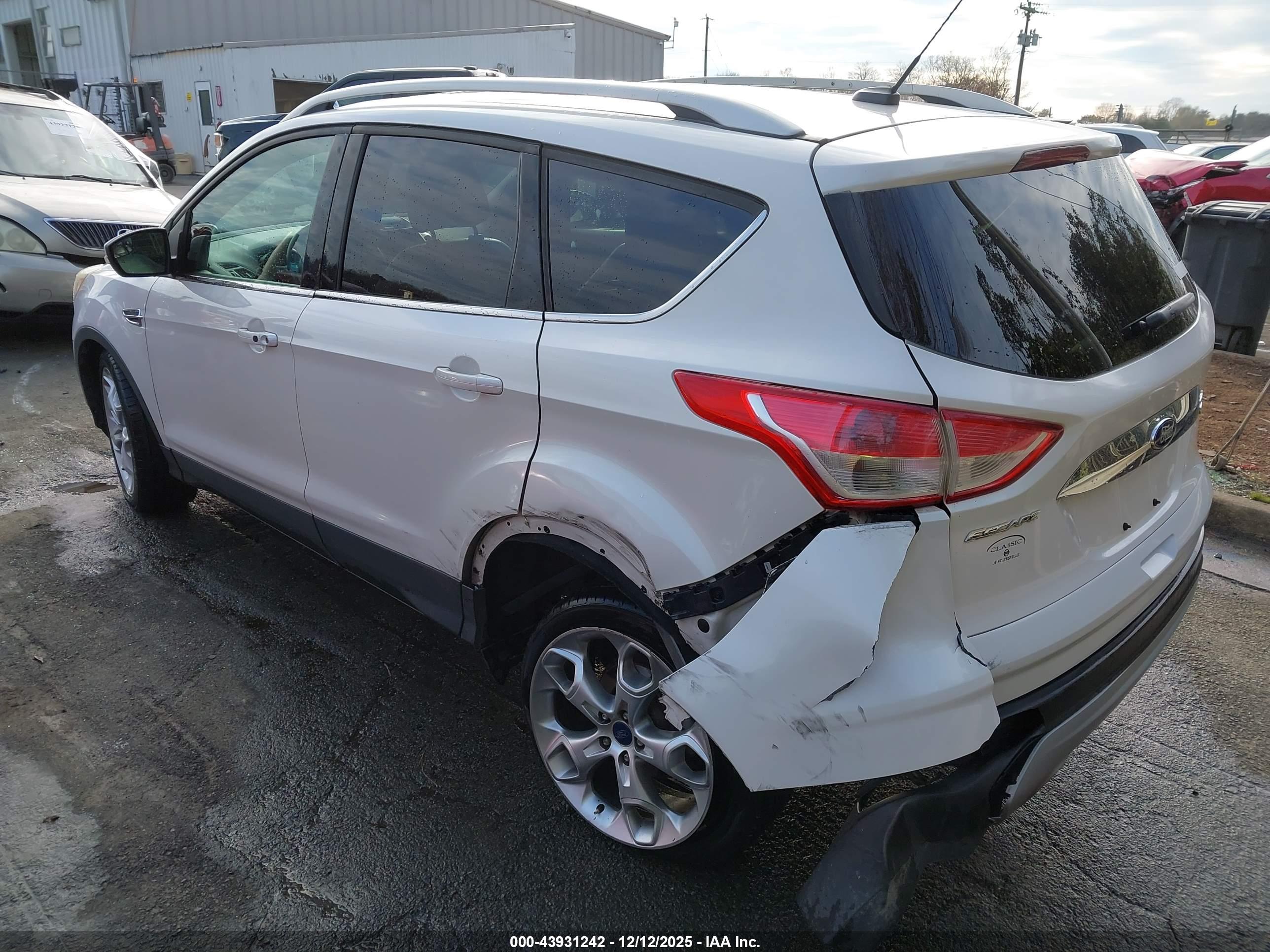FORD ESCAPE image 3