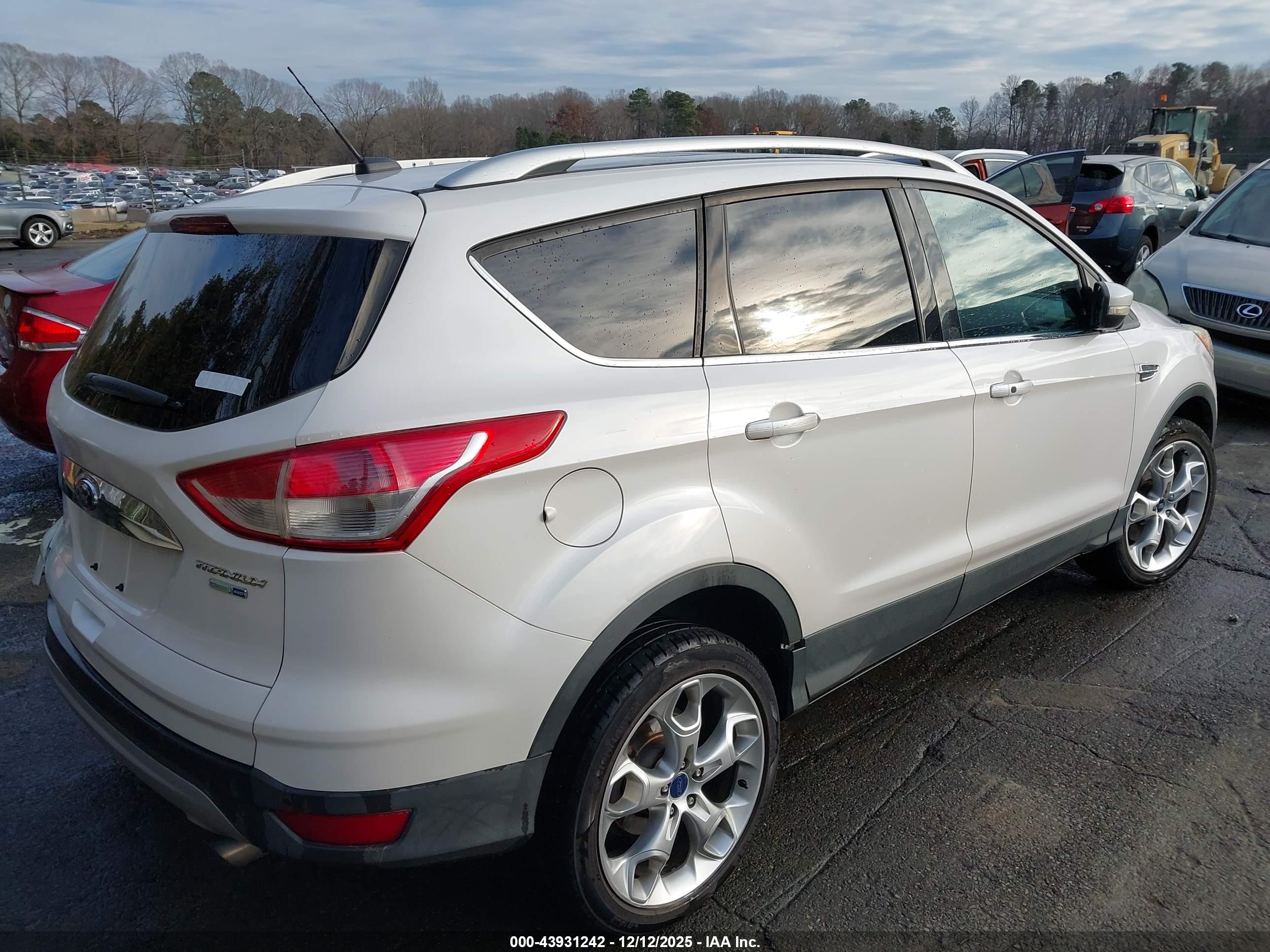 FORD ESCAPE image 4