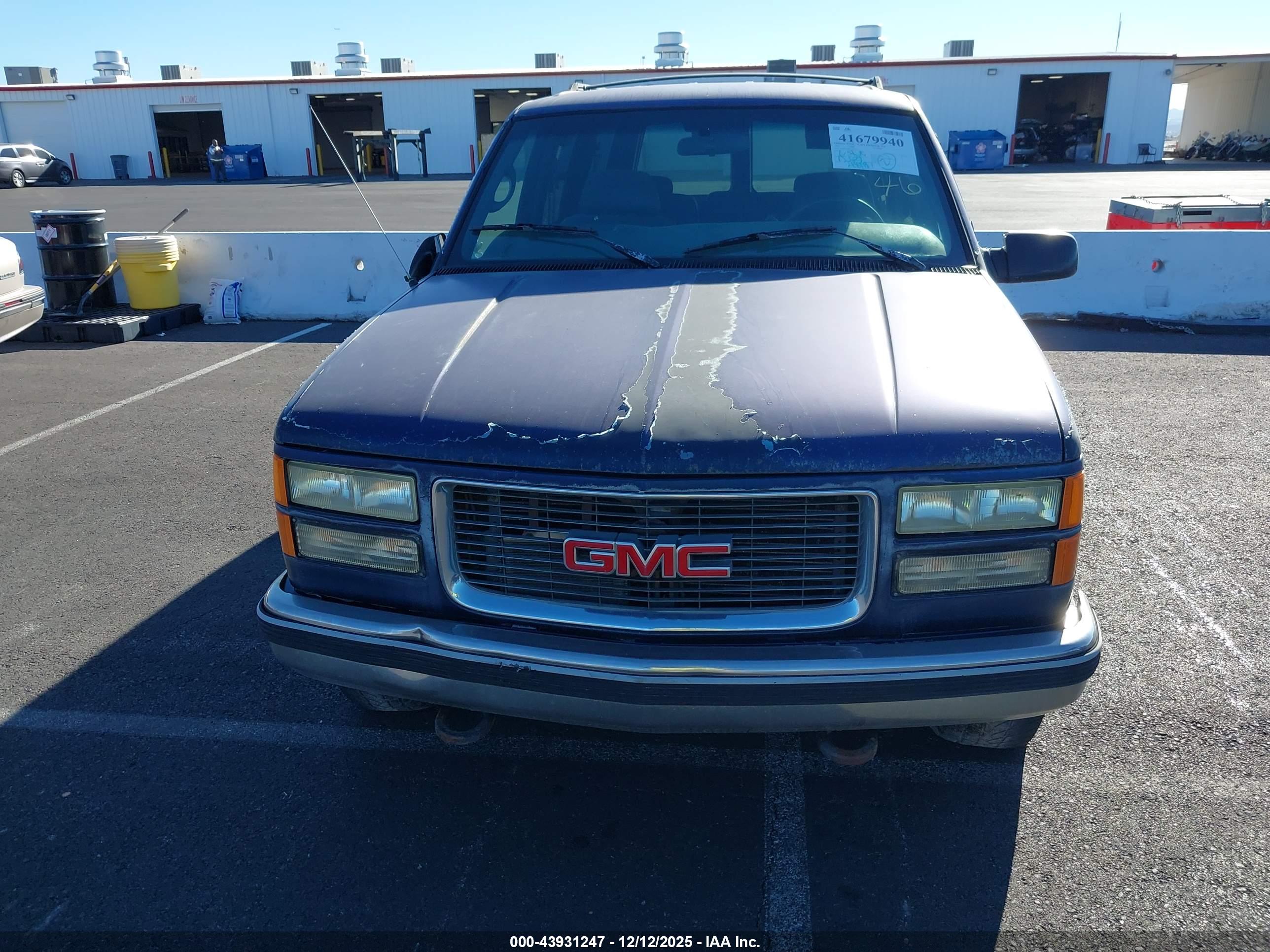 GMC YUKON image 6