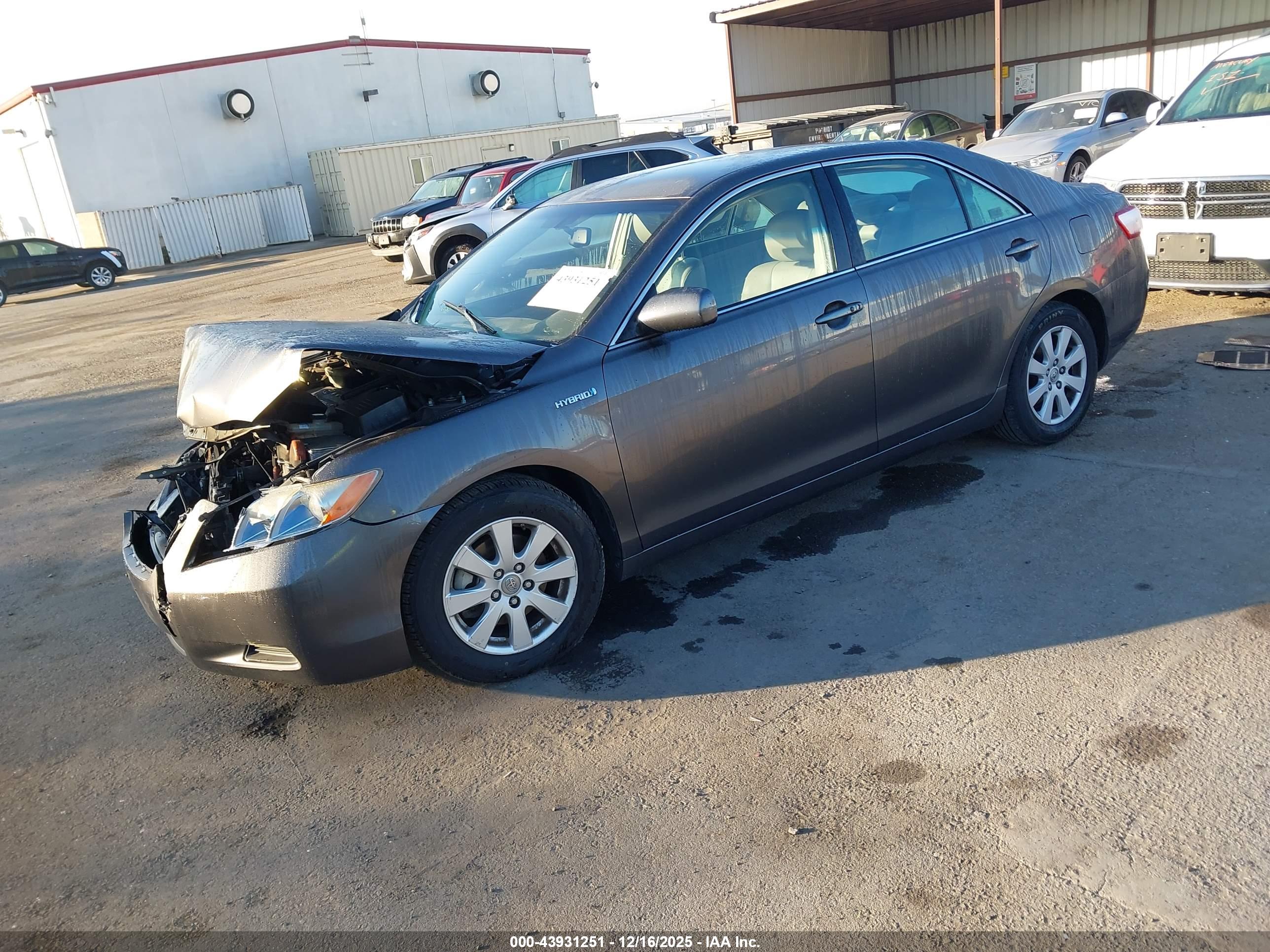 TOYOTA CAMRY image 2