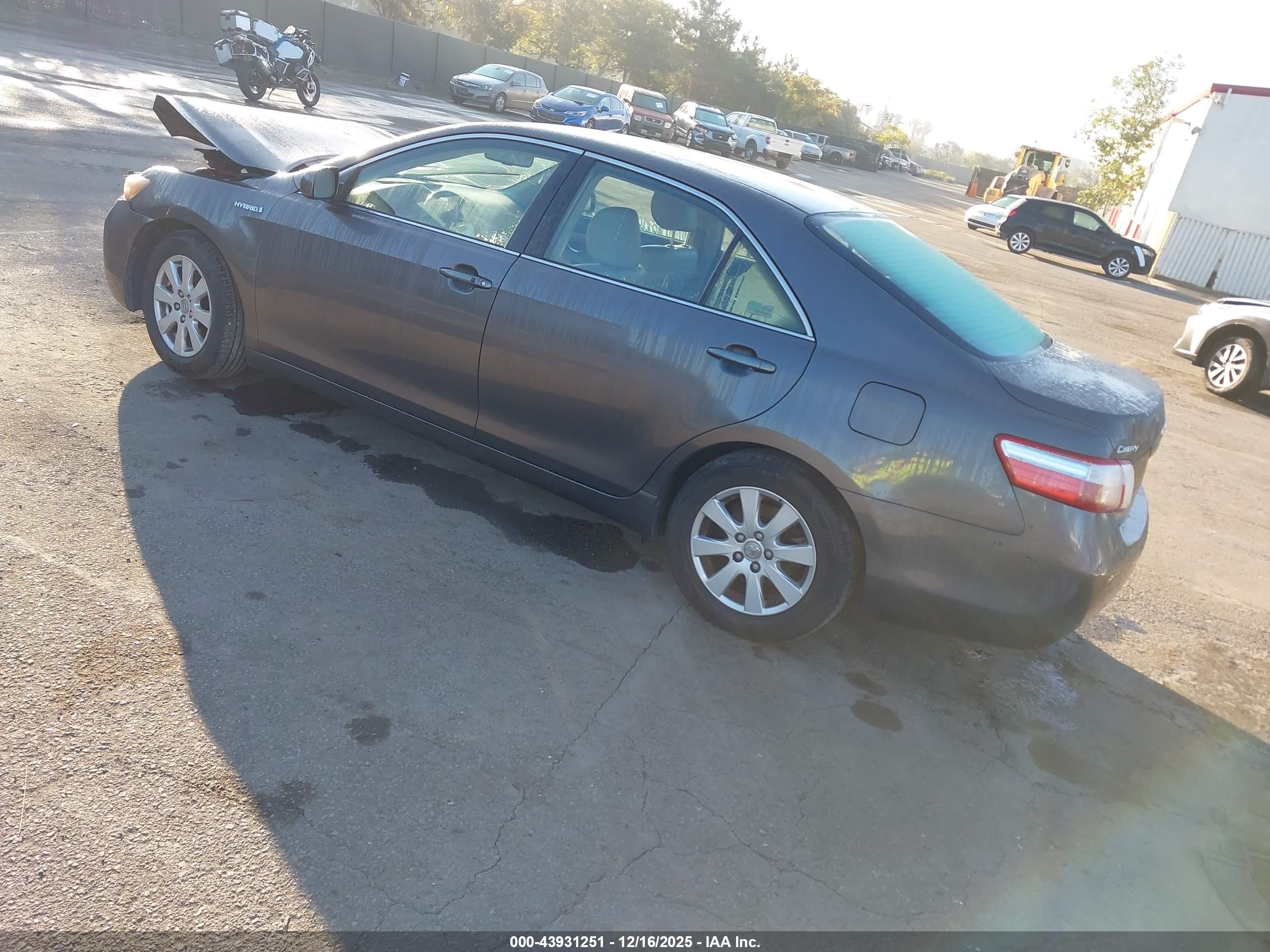 TOYOTA CAMRY image 3