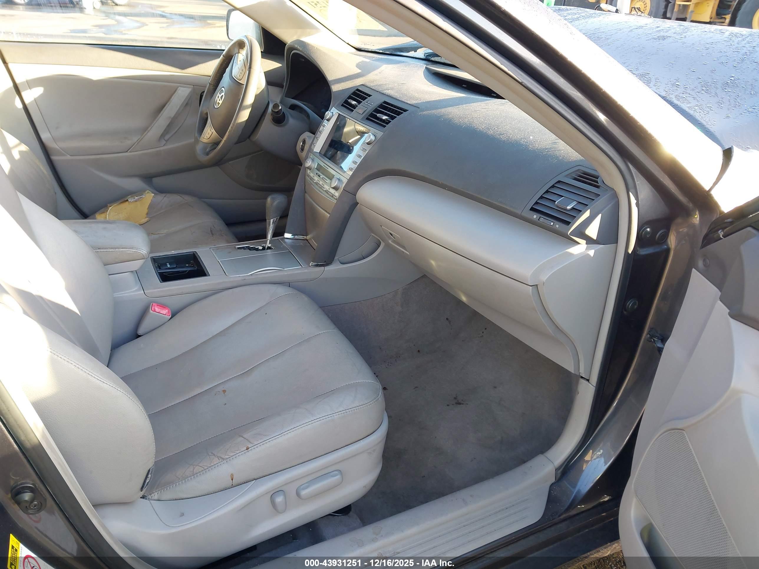 TOYOTA CAMRY image 5