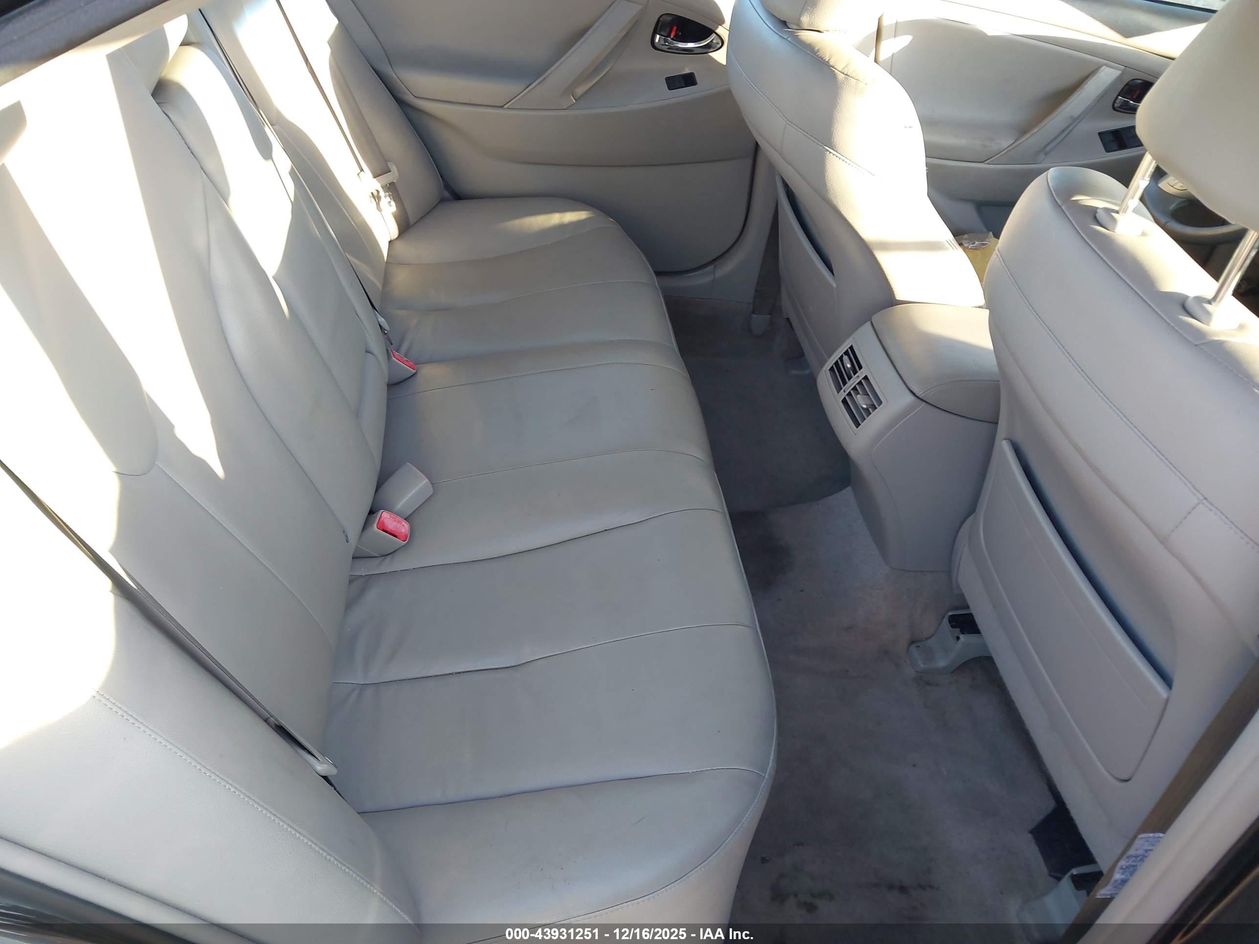 TOYOTA CAMRY image 8