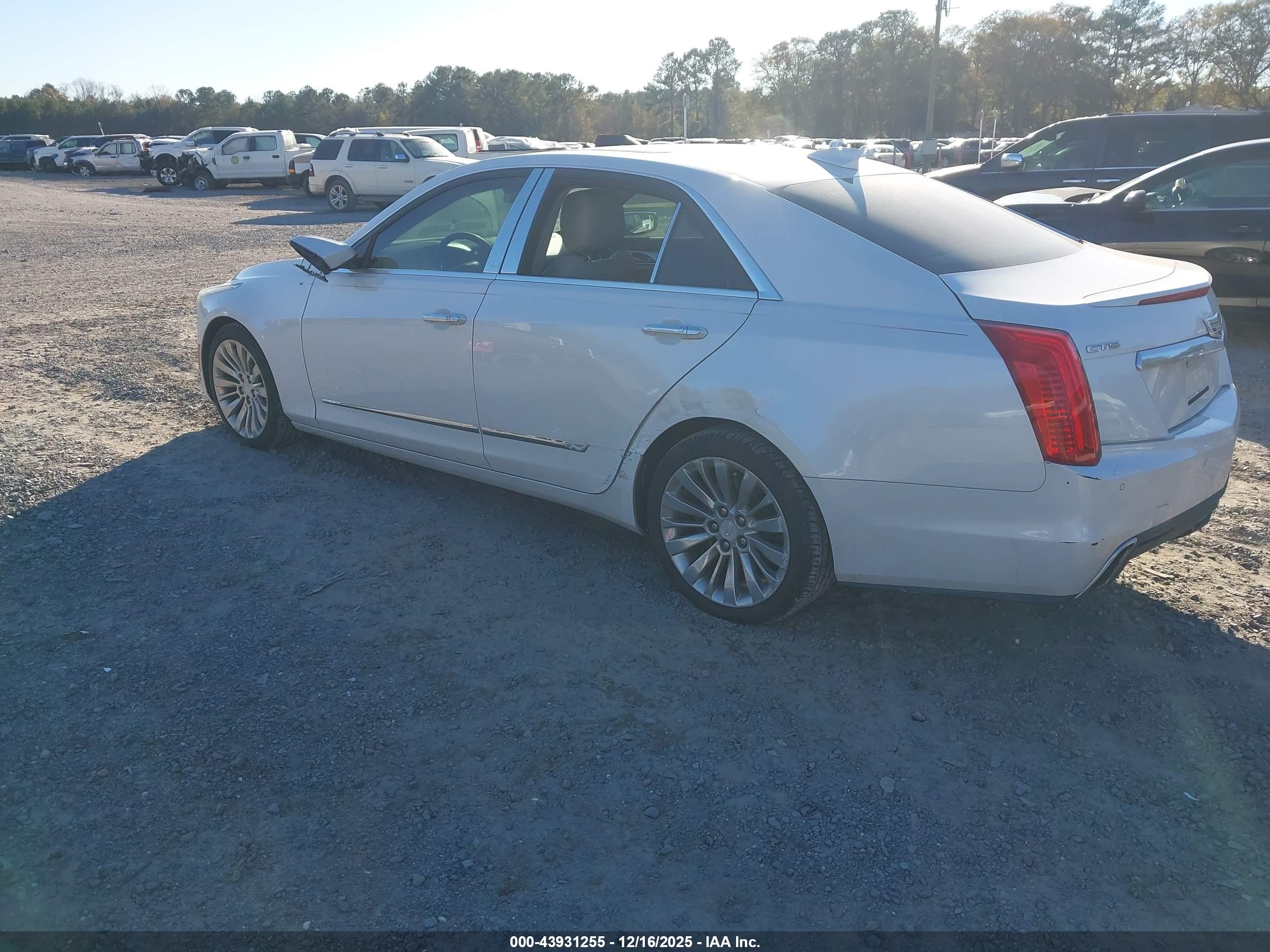 CADILLAC CTS image 3