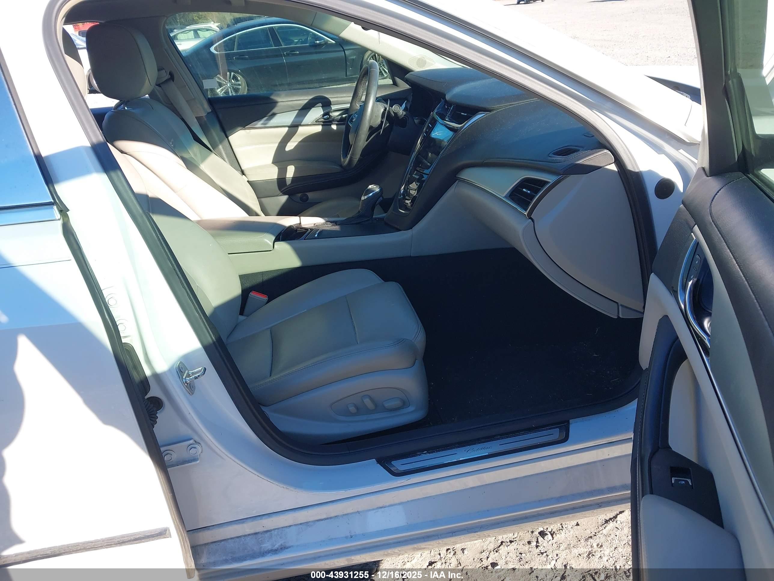 CADILLAC CTS image 5