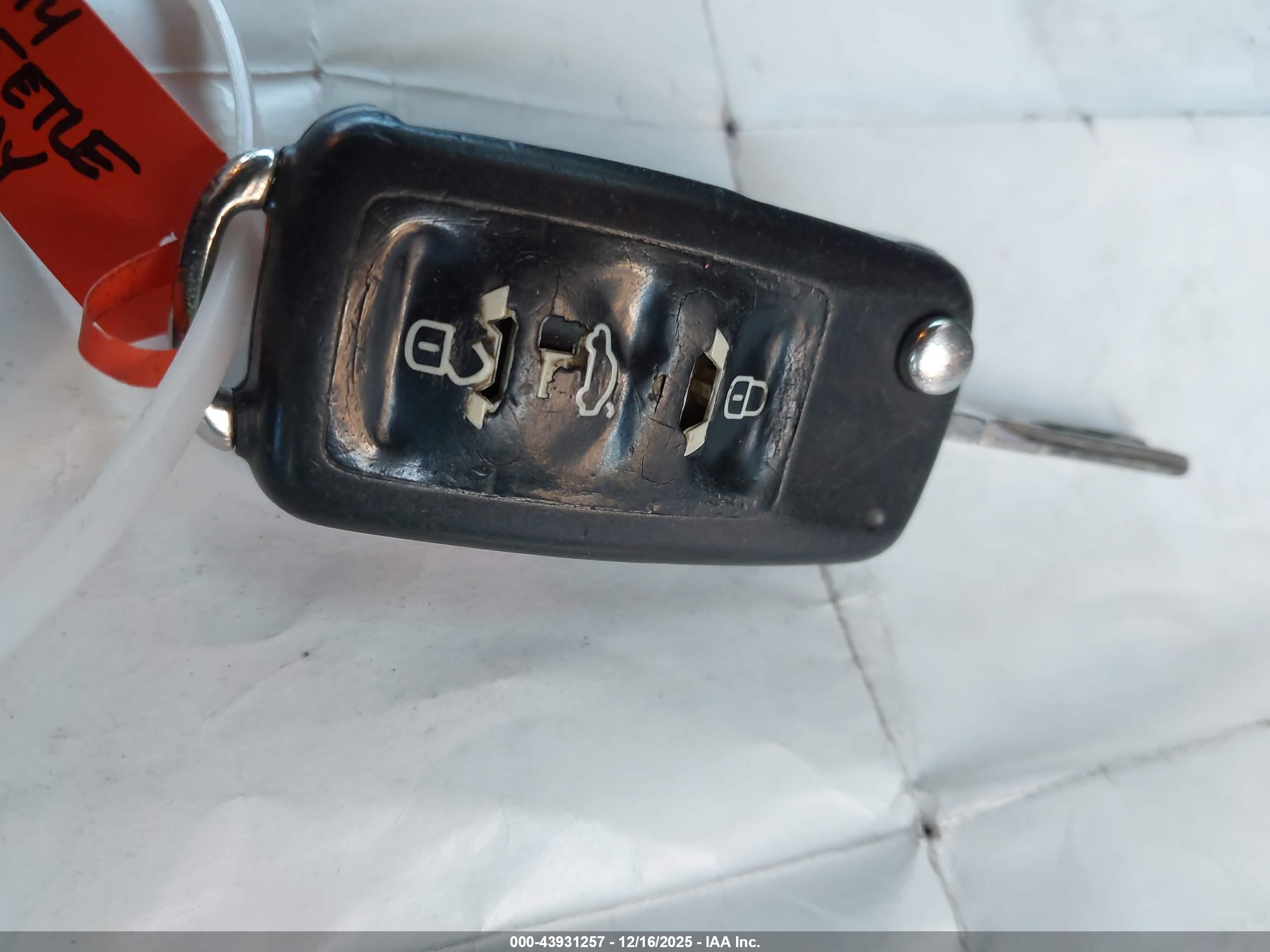 VOLKSWAGEN BEETLE image 11