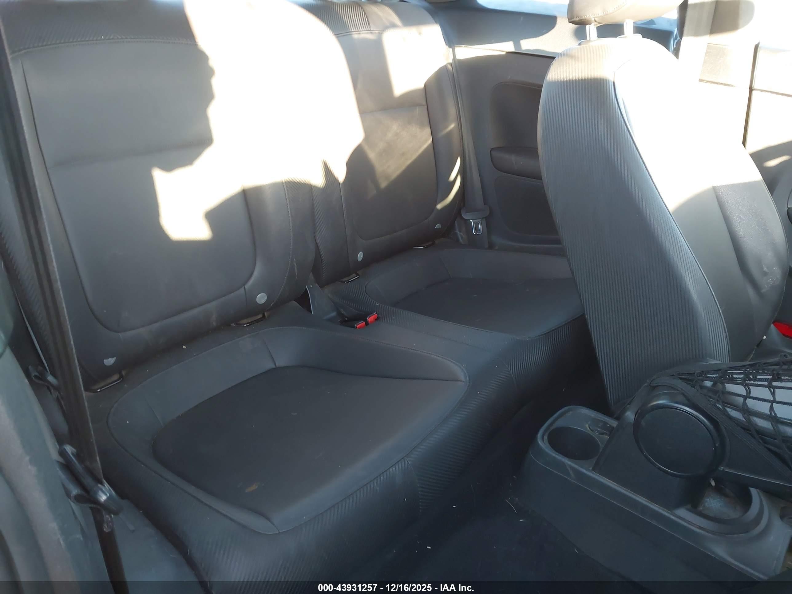 VOLKSWAGEN BEETLE image 8