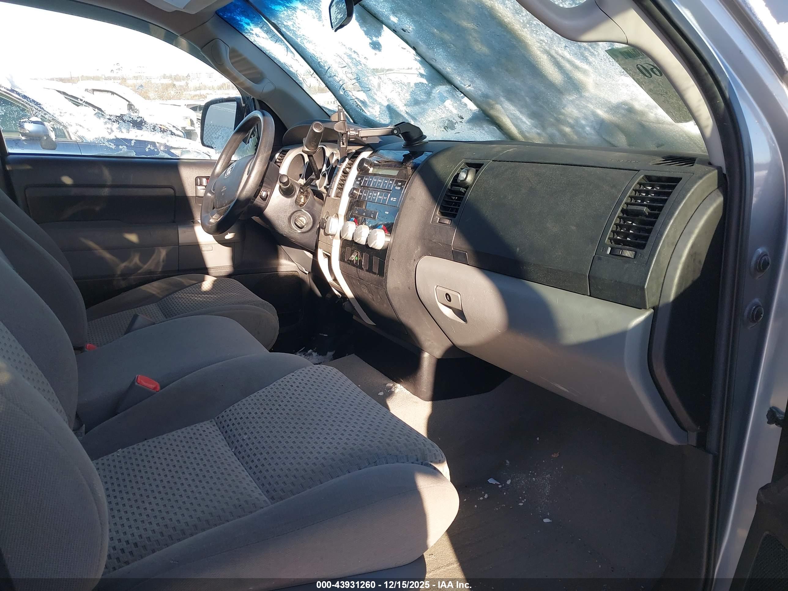 TOYOTA TUNDRA image 5