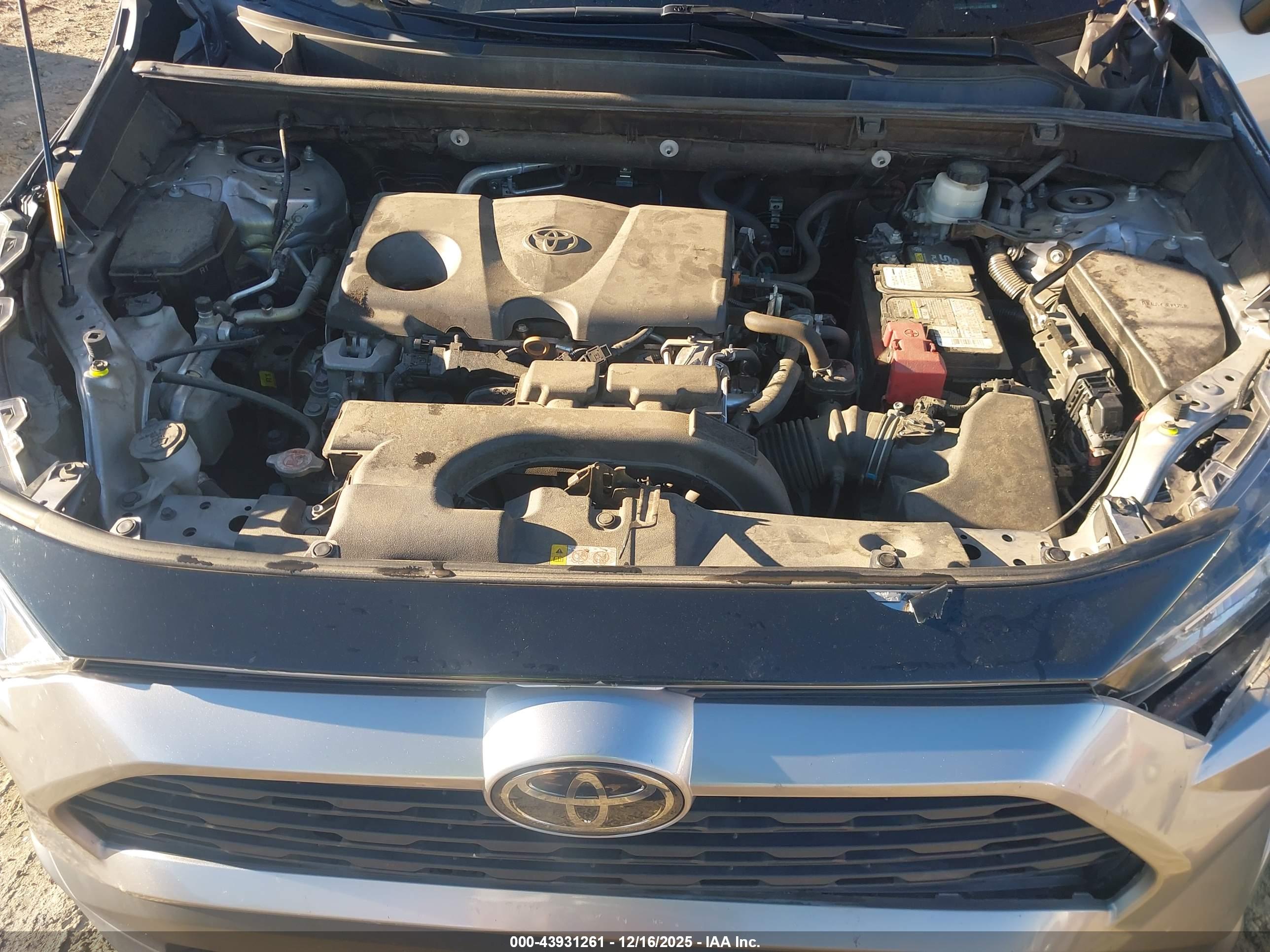 TOYOTA RAV4 image 10