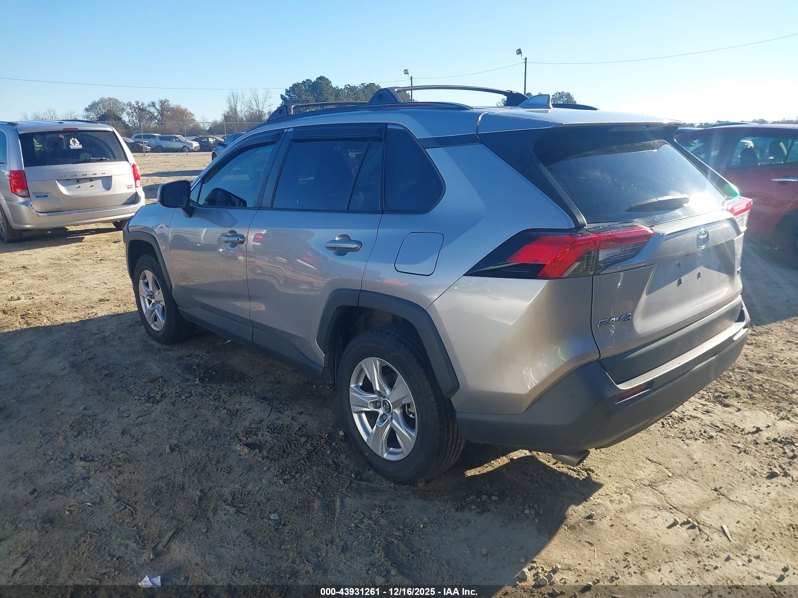 TOYOTA RAV4 image 3